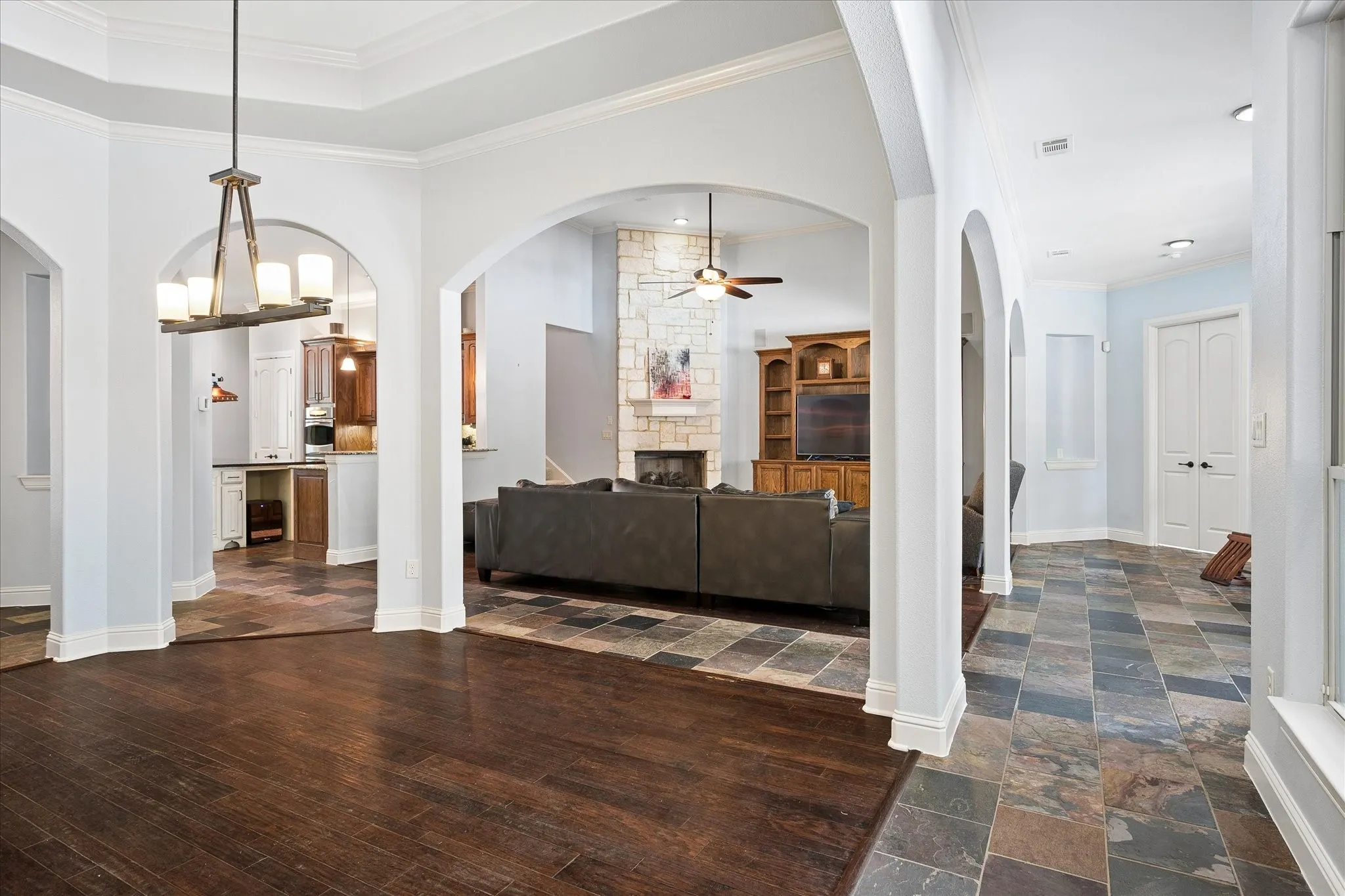 Single Family Residence For Sale in Denton County , 5913 Lavon Drive, Flower Mound, Texas 75028, 4 Bedroom, 3 Bathroom, 4 Garage spaces, 3,931 Sqft, built in 2010, mls#21261210, Real Estate Agent in Flower Mound, Homes For Sale in Denton county, Homes For Sale in Flower Mound, Realtor in Flower Mound Texas, Real Estate Brokerage Independent Realty Texas, Luminita Cordes Realtor