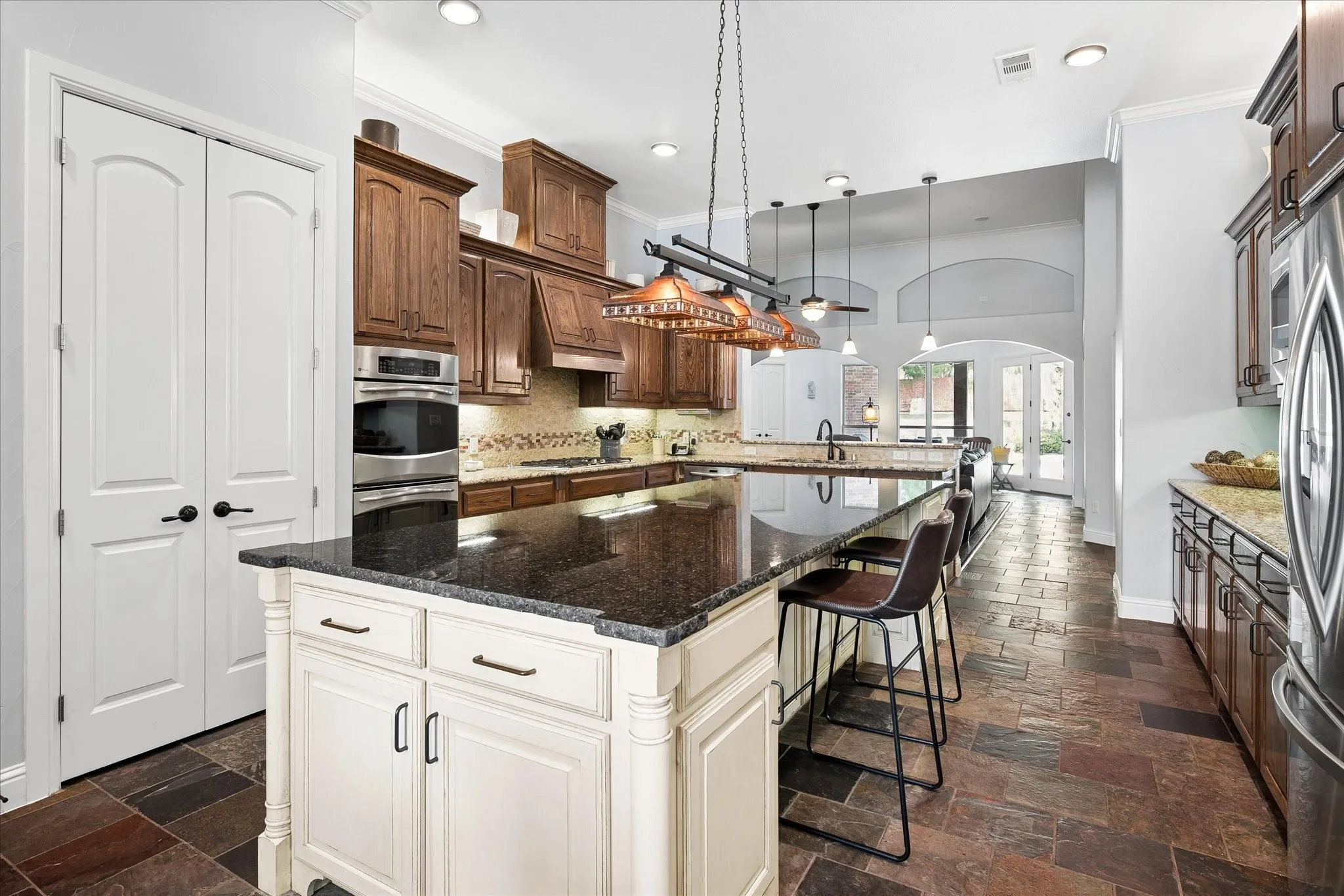 Single Family Residence For Sale in Denton County , 5913 Lavon Drive, Flower Mound, Texas 75028, 4 Bedroom, 3 Bathroom, 4 Garage spaces, 3,931 Sqft, built in 2010, mls#21261210, Real Estate Agent in Flower Mound, Homes For Sale in Denton county, Homes For Sale in Flower Mound, Realtor in Flower Mound Texas, Real Estate Brokerage Independent Realty Texas, Luminita Cordes Realtor
