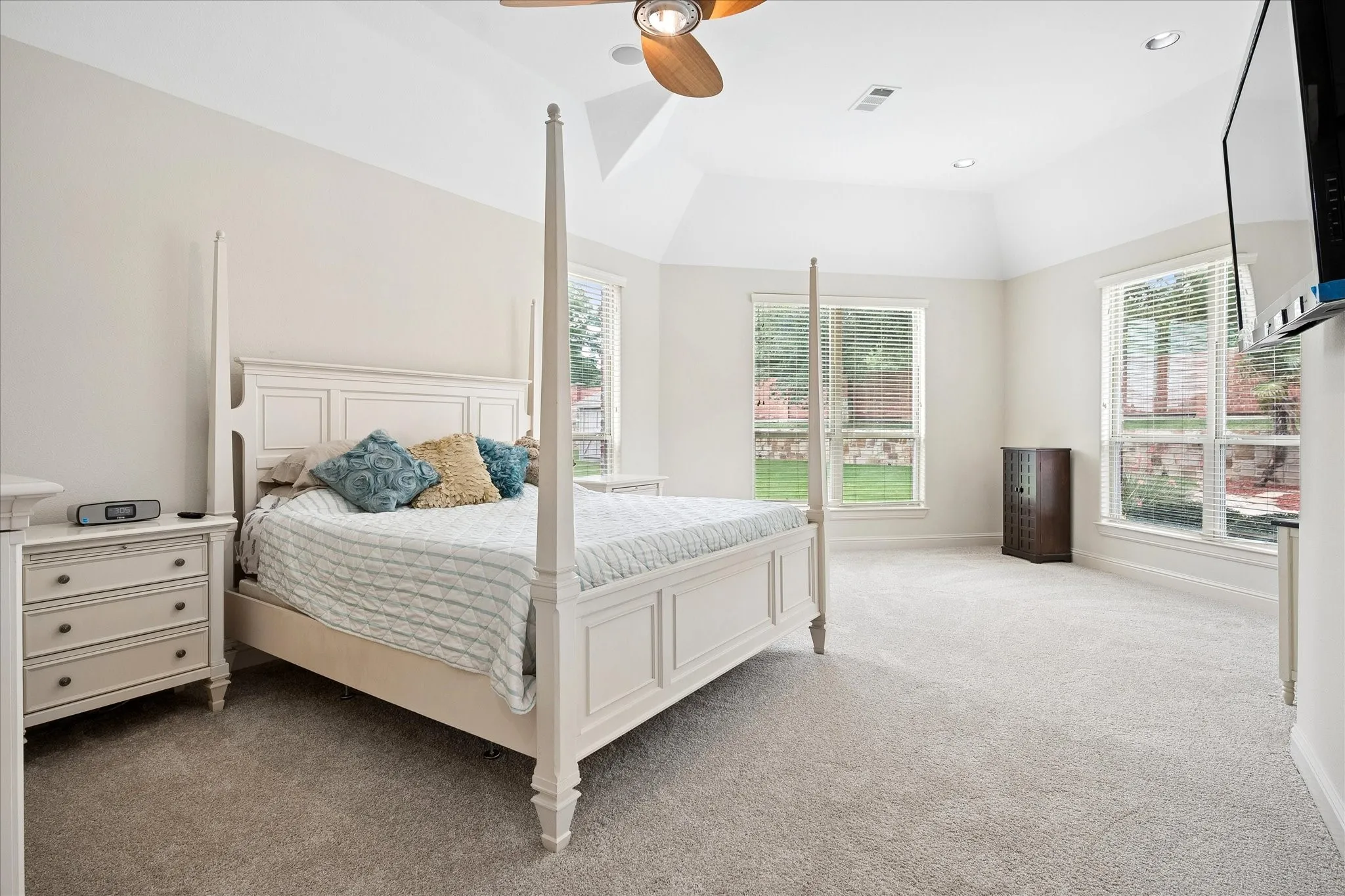 Single Family Residence For Sale in Denton County , 5913 Lavon Drive, Flower Mound, Texas 75028, 4 Bedroom, 3 Bathroom, 4 Garage spaces, 3,931 Sqft, built in 2010, mls#21261210, Real Estate Agent in Flower Mound, Homes For Sale in Denton county, Homes For Sale in Flower Mound, Realtor in Flower Mound Texas, Real Estate Brokerage Independent Realty Texas, Luminita Cordes Realtor