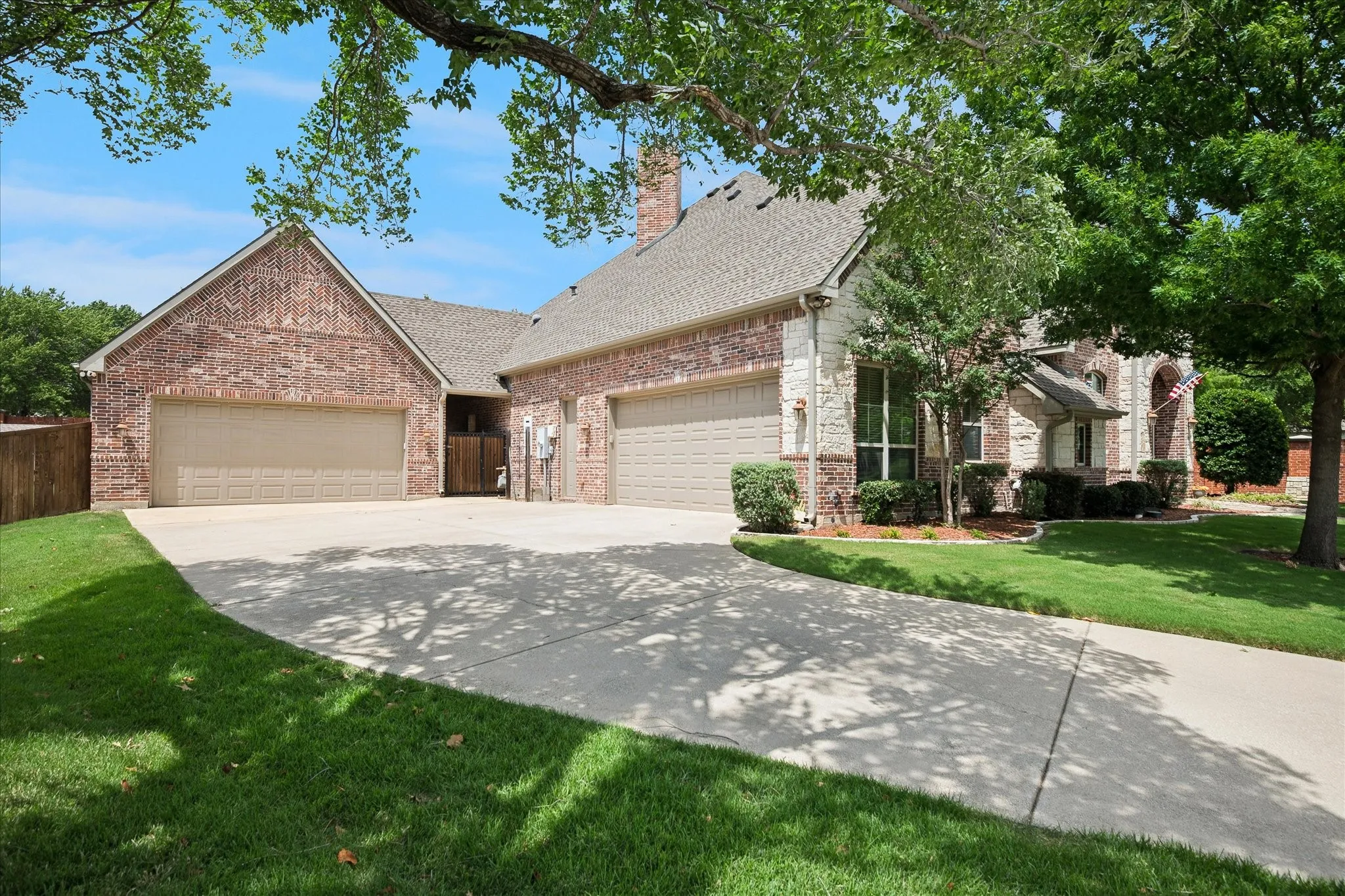 Single Family Residence For Sale in Denton County , 5913 Lavon Drive, Flower Mound, Texas 75028, 4 Bedroom, 3 Bathroom, 4 Garage spaces, 3,931 Sqft, built in 2010, mls#21261210, Real Estate Agent in Flower Mound, Homes For Sale in Denton county, Homes For Sale in Flower Mound, Realtor in Flower Mound Texas, Real Estate Brokerage Independent Realty Texas, Luminita Cordes Realtor