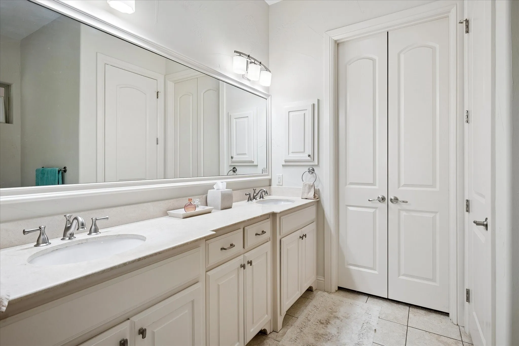 Single Family Residence For Sale in Denton County , 5913 Lavon Drive, Flower Mound, Texas 75028, 4 Bedroom, 3 Bathroom, 4 Garage spaces, 3,931 Sqft, built in 2010, mls#21261210, Real Estate Agent in Flower Mound, Homes For Sale in Denton county, Homes For Sale in Flower Mound, Realtor in Flower Mound Texas, Real Estate Brokerage Independent Realty Texas, Luminita Cordes Realtor