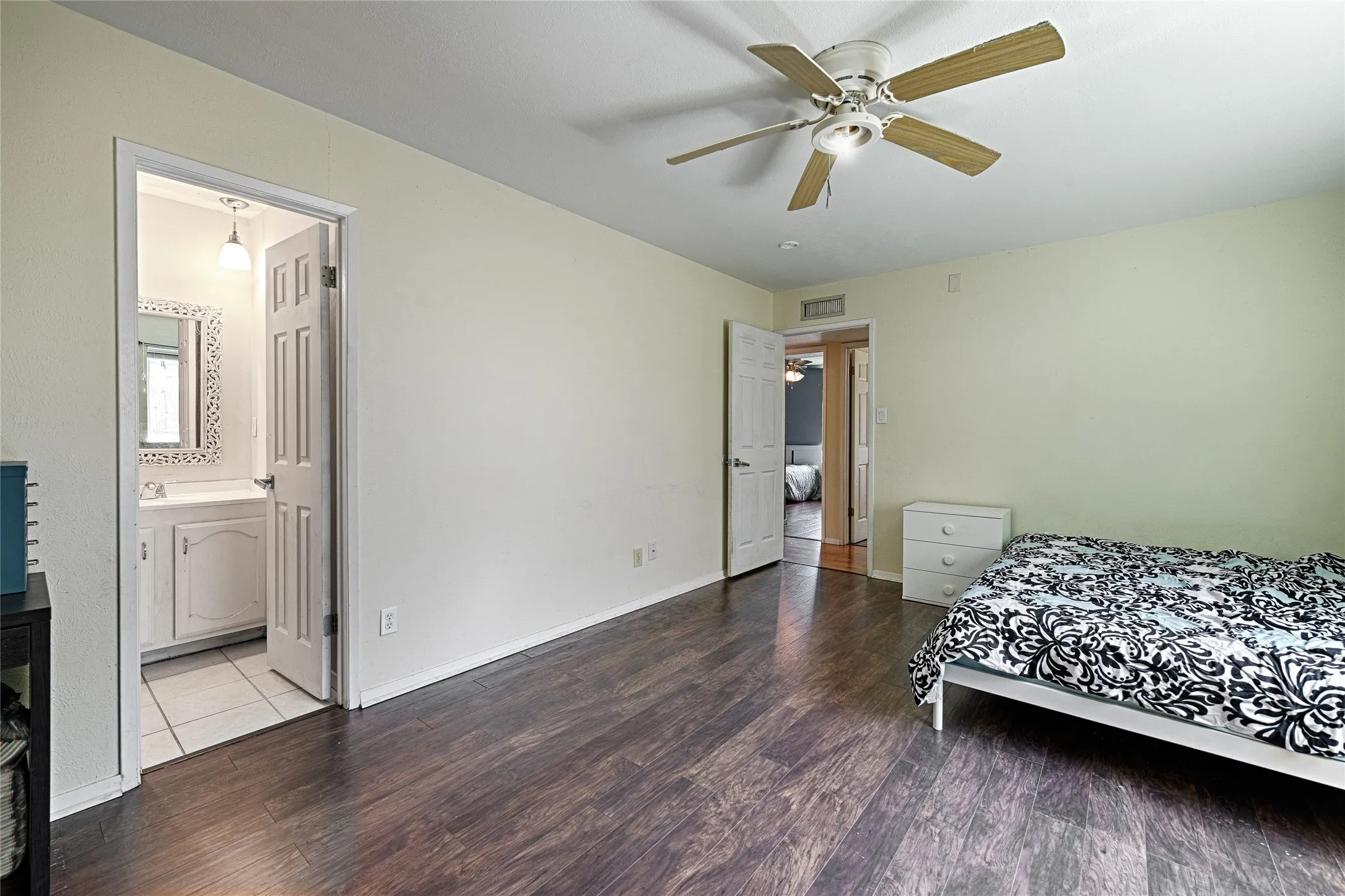 Single Family Residence For Sale in Dallas County , 438 Woodhurst Drive, Coppell, Texas 75019, 3 Bedrooms, 2 Bathrooms, 1 Garage spaces, 1,642 Sqft, built in 1979, Price $410,000, mls#21265606, Real Estate Agent in Coppell, Homes For Sale in Dallas county, Homes For Sale in Coppell, Realtor in Coppell Texas, Real Estate Brokerage Independent Realty Texas, Luminita Cordes Realtor