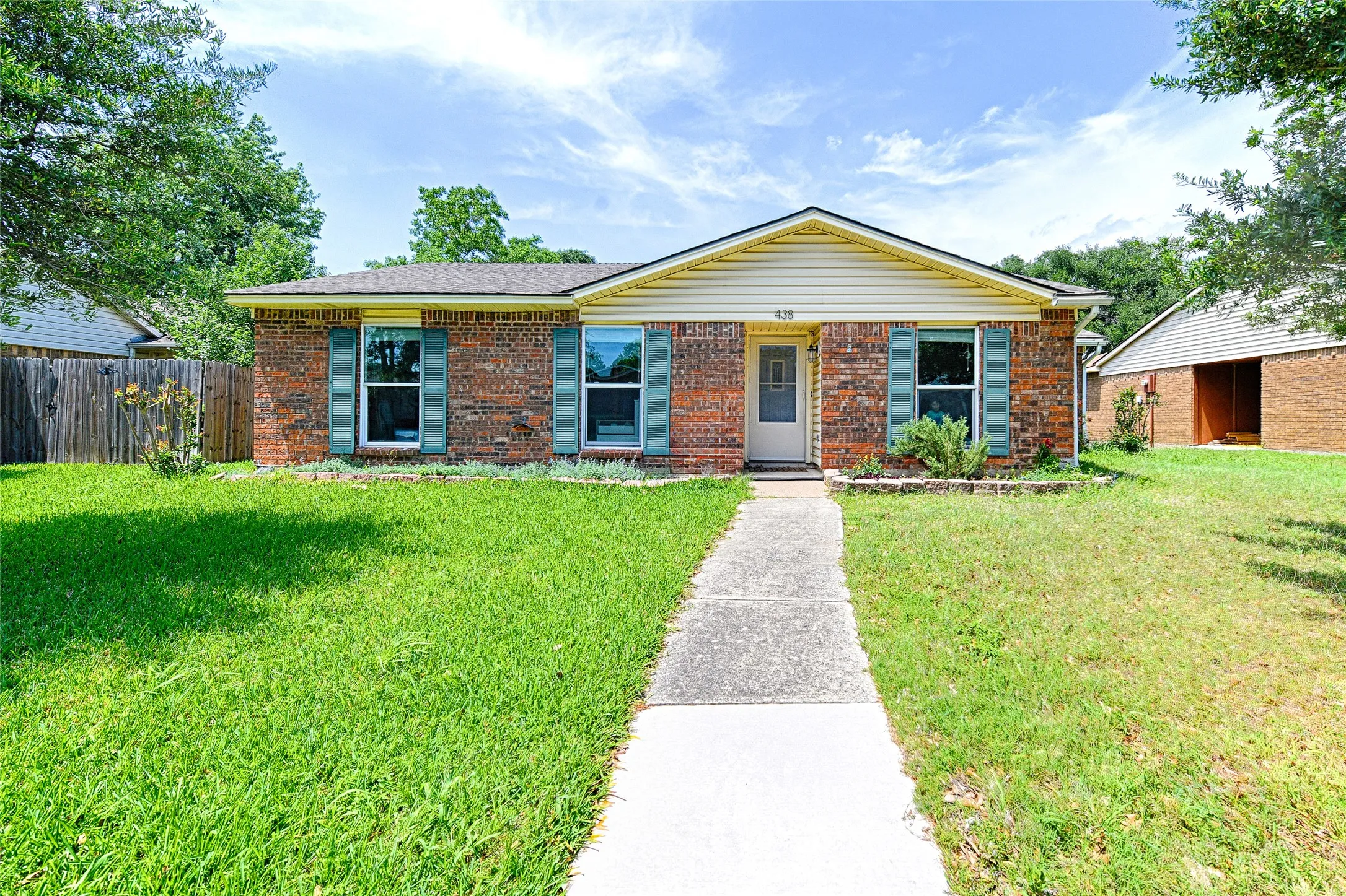 Single Family Residence For Sale in Dallas County , 438 Woodhurst Drive, Coppell, Texas 75019, 3 Bedrooms, 2 Bathrooms, 1 Garage spaces, 1,642 Sqft, built in 1979, Price $410,000, mls#21265606, Real Estate Agent in Coppell, Homes For Sale in Dallas county, Homes For Sale in Coppell, Realtor in Coppell Texas, Real Estate Brokerage Independent Realty Texas, Luminita Cordes Realtor