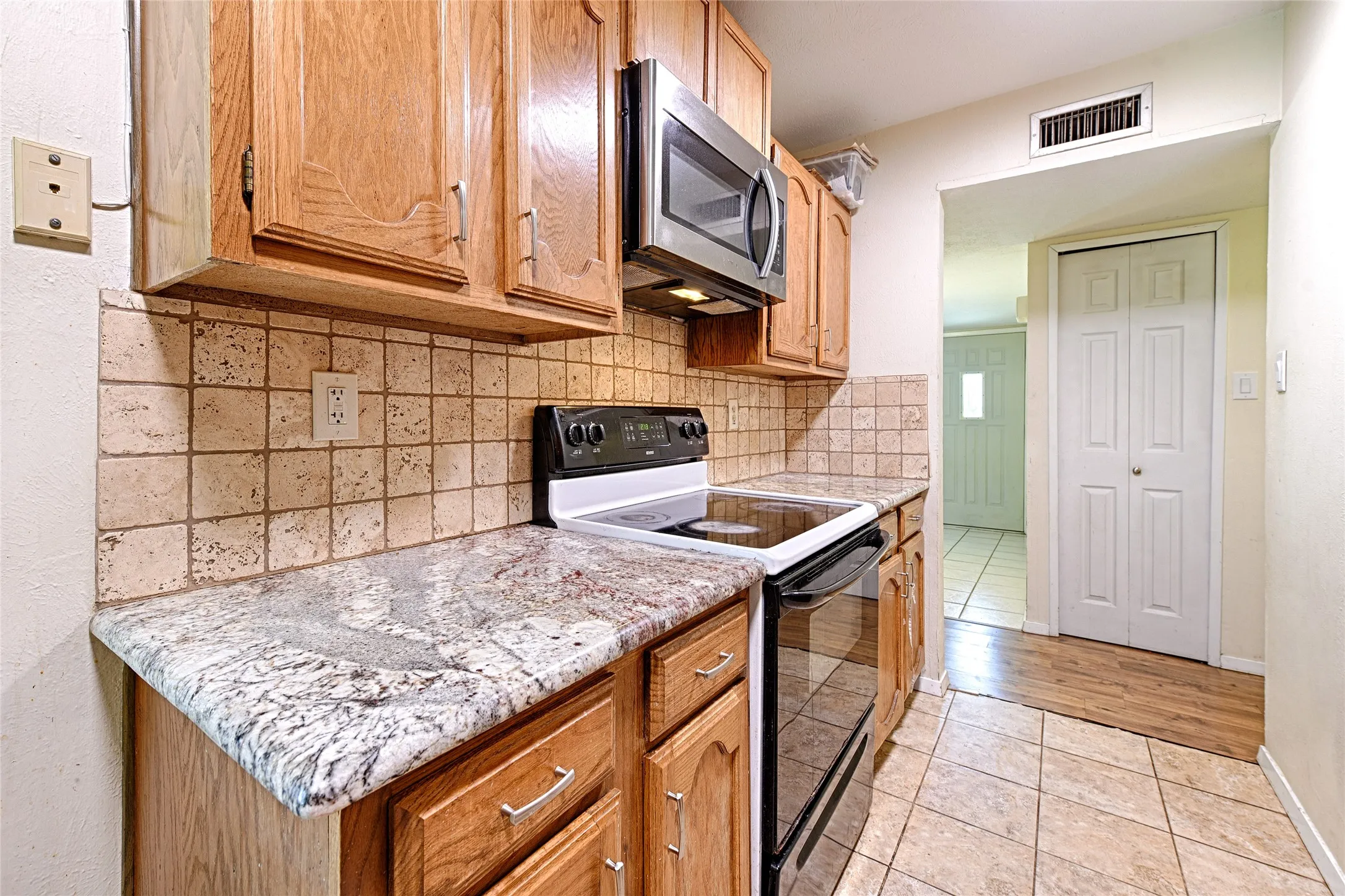 Single Family Residence For Sale in Dallas County , 438 Woodhurst Drive, Coppell, Texas 75019, 3 Bedrooms, 2 Bathrooms, 1 Garage spaces, 1,642 Sqft, built in 1979, Price $410,000, mls#21265606, Real Estate Agent in Coppell, Homes For Sale in Dallas county, Homes For Sale in Coppell, Realtor in Coppell Texas, Real Estate Brokerage Independent Realty Texas, Luminita Cordes Realtor