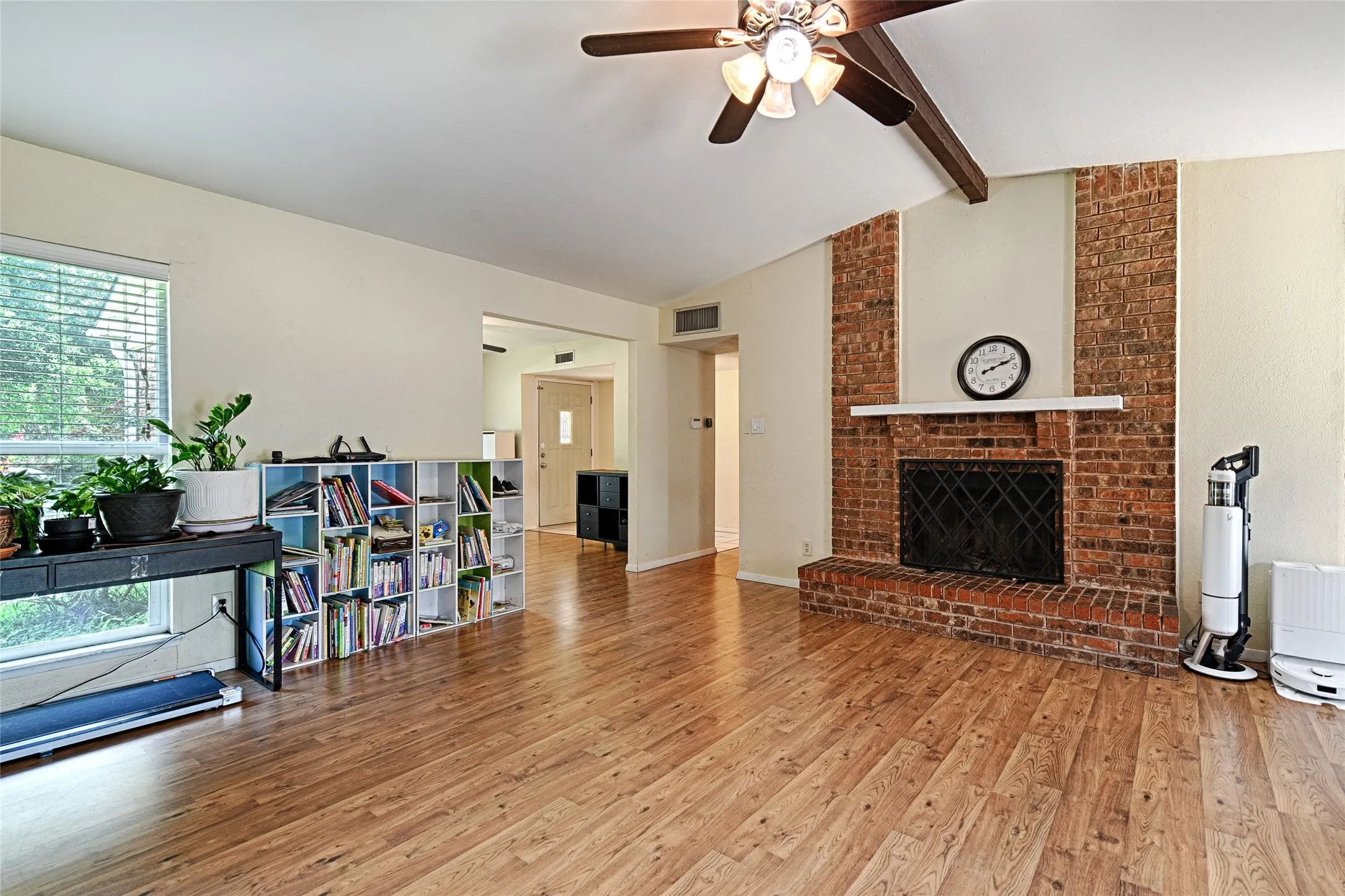 Single Family Residence For Sale in Dallas County , 438 Woodhurst Drive, Coppell, Texas 75019, 3 Bedrooms, 2 Bathrooms, 1 Garage spaces, 1,642 Sqft, built in 1979, Price $410,000, mls#21265606, Real Estate Agent in Coppell, Homes For Sale in Dallas county, Homes For Sale in Coppell, Realtor in Coppell Texas, Real Estate Brokerage Independent Realty Texas, Luminita Cordes Realtor