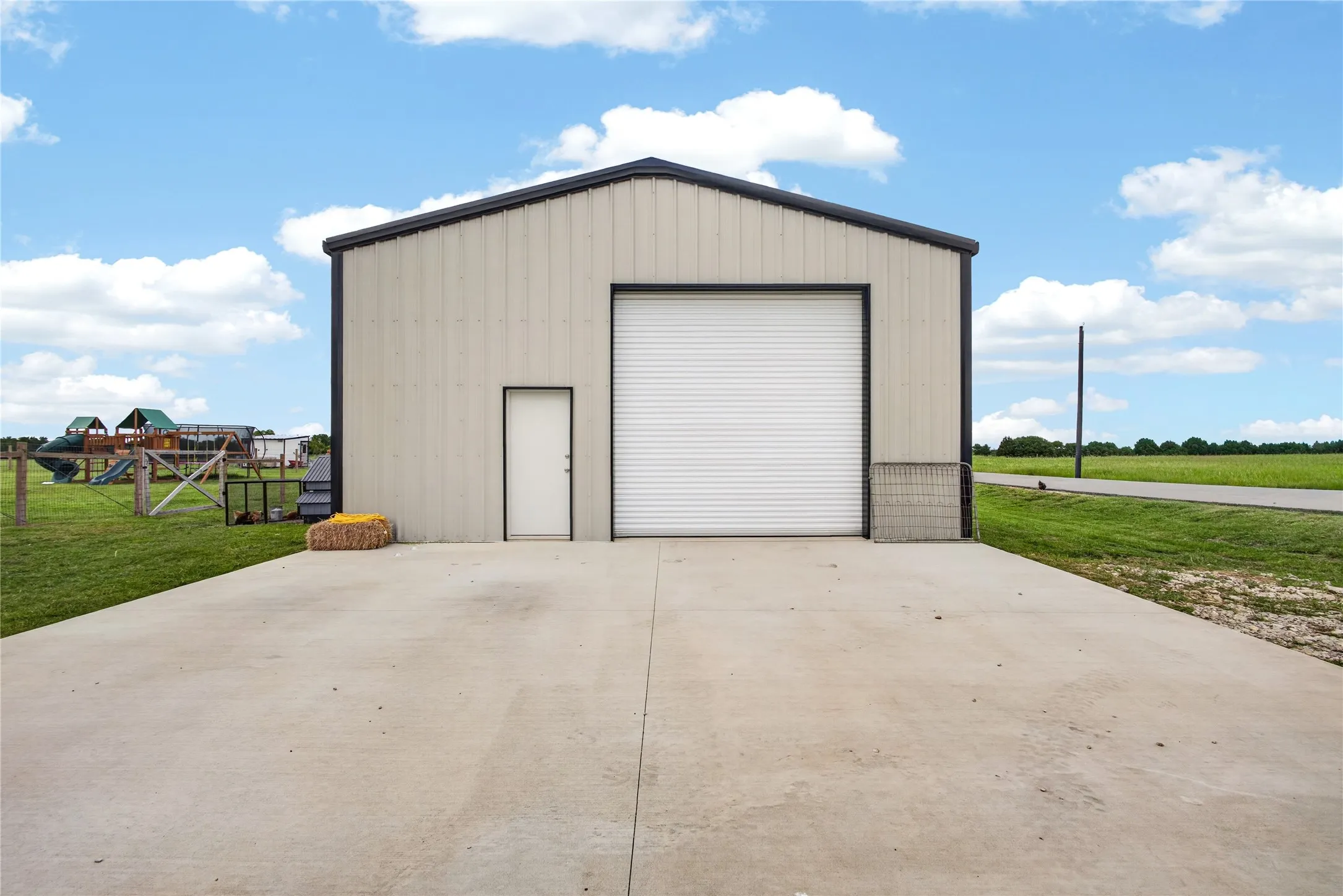 Single Family Residence For Sale in Fannin County , 1705 S Fm 1752, Savoy, Texas 75479, 5 Bedroom, 2 Bathroom, 2 Garage spaces, 2,432 Sqft, built in 2023, mls#21265588, Real Estate Agent in Savoy, Homes For Sale in Fannin county, Homes For Sale in Savoy, Realtor in Savoy Texas, Real Estate Brokerage Independent Realty Texas, Luminita Cordes Realtor