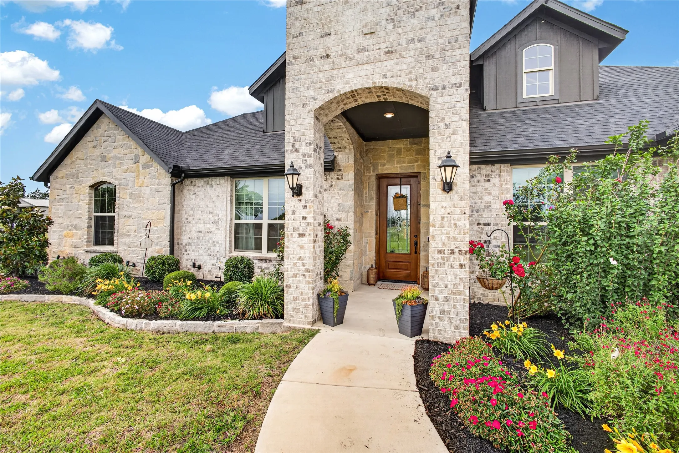 Single Family Residence For Sale in Fannin County , 1705 S Fm 1752, Savoy, Texas 75479, 5 Bedroom, 2 Bathroom, 2 Garage spaces, 2,432 Sqft, built in 2023, mls#21265588, Real Estate Agent in Savoy, Homes For Sale in Fannin county, Homes For Sale in Savoy, Realtor in Savoy Texas, Real Estate Brokerage Independent Realty Texas, Luminita Cordes Realtor