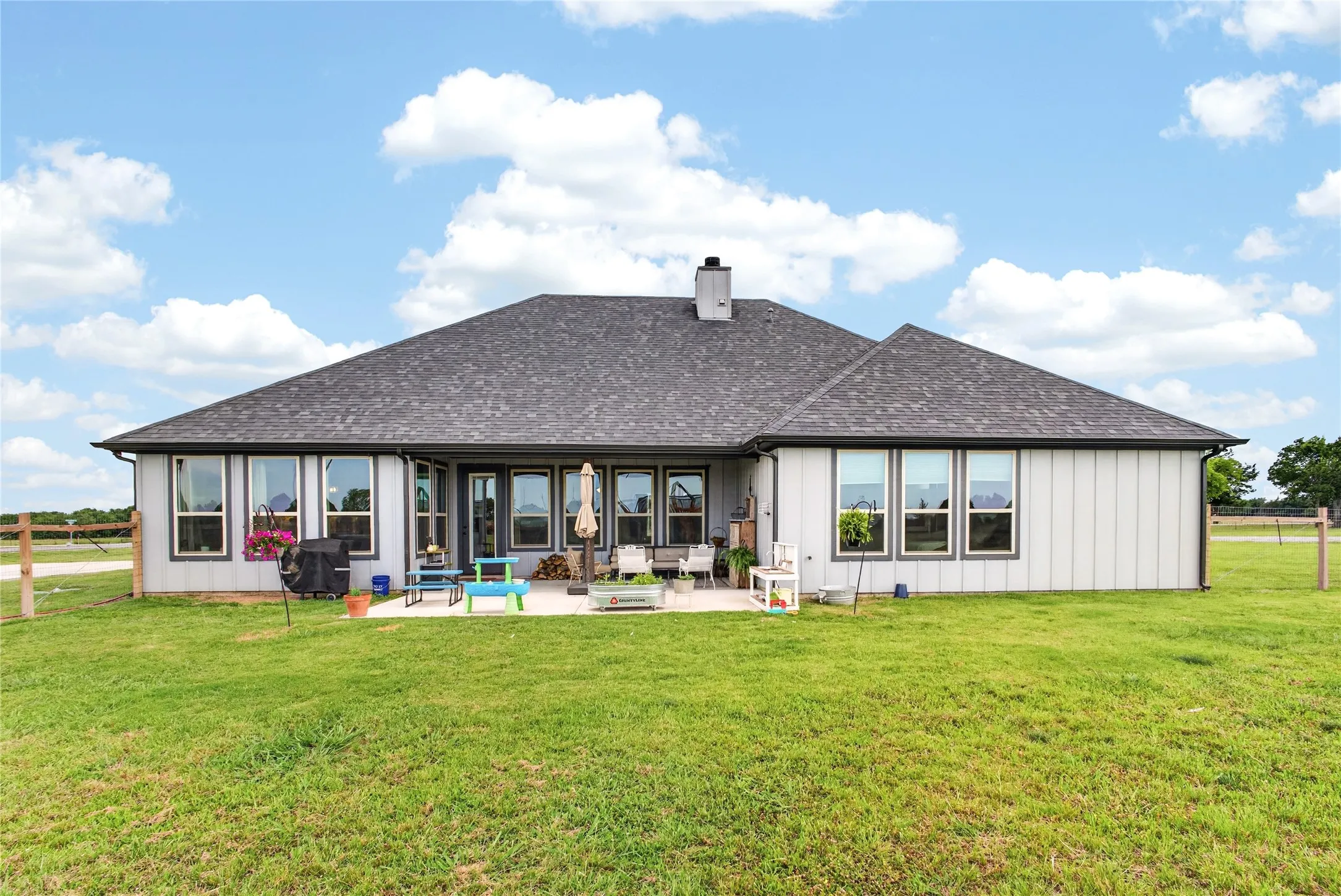Single Family Residence For Sale in Fannin County , 1705 S Fm 1752, Savoy, Texas 75479, 5 Bedroom, 2 Bathroom, 2 Garage spaces, 2,432 Sqft, built in 2023, mls#21265588, Real Estate Agent in Savoy, Homes For Sale in Fannin county, Homes For Sale in Savoy, Realtor in Savoy Texas, Real Estate Brokerage Independent Realty Texas, Luminita Cordes Realtor