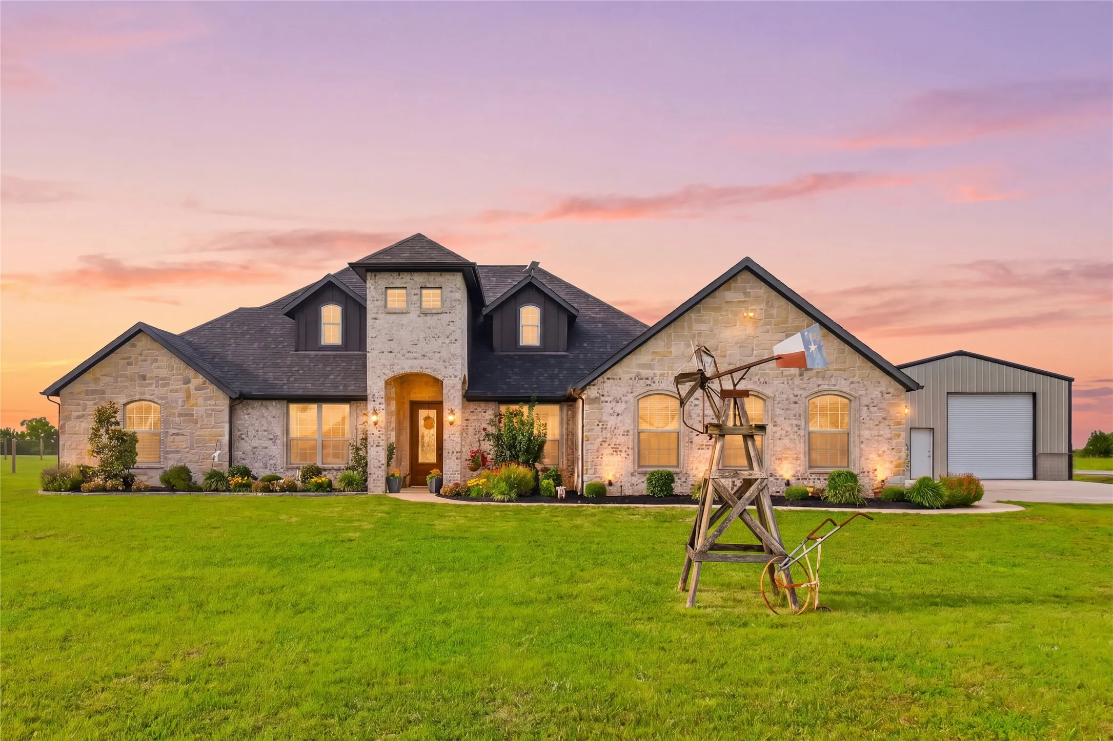 Single Family Residence For Sale in Fannin County , 1705 S Fm 1752, Savoy, Texas 75479, 5 Bedroom, 2 Bathroom, 2 Garage spaces, 2,432 Sqft, built in 2023, mls#21265588, Real Estate Agent in Savoy, Homes For Sale in Fannin county, Homes For Sale in Savoy, Realtor in Savoy Texas, Real Estate Brokerage Independent Realty Texas, Luminita Cordes Realtor