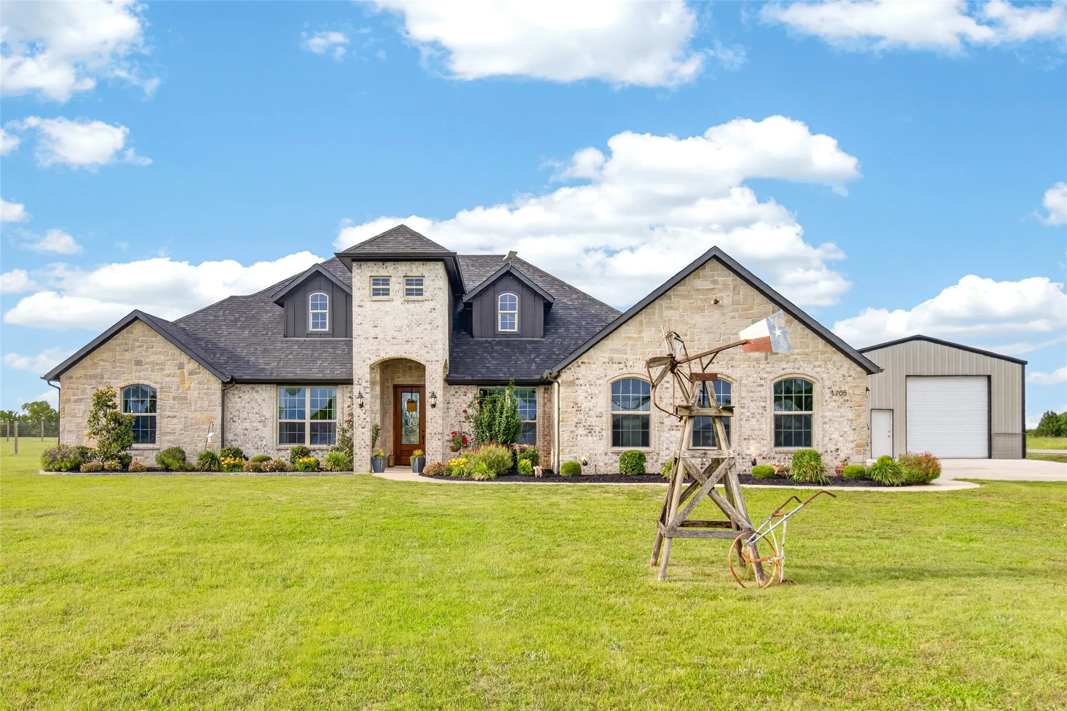 Single Family Residence For Sale in Fannin County , 1705 S Fm 1752, Savoy, Texas 75479, 5 Bedroom, 2 Bathroom, 2 Garage spaces, 2,432 Sqft, built in 2023, mls#21265588, Real Estate Agent in Savoy, Homes For Sale in Fannin county, Homes For Sale in Savoy, Realtor in Savoy Texas, Real Estate Brokerage Independent Realty Texas, Luminita Cordes Realtor