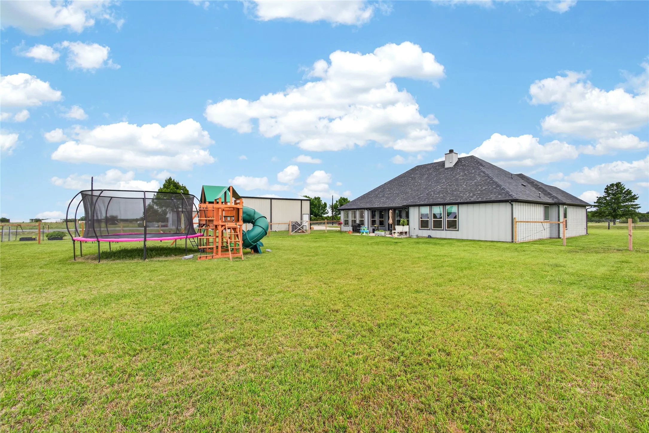 Single Family Residence For Sale in Fannin County , 1705 S Fm 1752, Savoy, Texas 75479, 5 Bedroom, 2 Bathroom, 2 Garage spaces, 2,432 Sqft, built in 2023, mls#21265588, Real Estate Agent in Savoy, Homes For Sale in Fannin county, Homes For Sale in Savoy, Realtor in Savoy Texas, Real Estate Brokerage Independent Realty Texas, Luminita Cordes Realtor