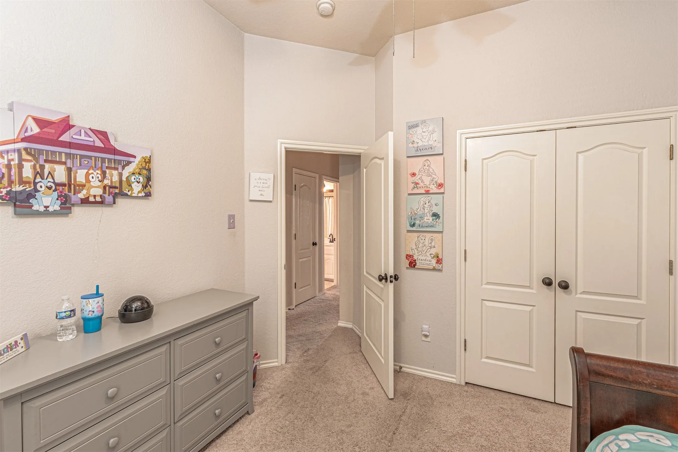 Single Family Residence For Sale in Tarrant County , 5724 Table Rock Drive, Fort Worth, Texas 76131, 4 Bedroom, 3 Bathroom, 2 Garage spaces, 2,462 Sqft, built in 2002, mls#21263443, Real Estate Agent in Fort Worth, Homes For Sale in Tarrant county, Homes For Sale in Fort Worth, Realtor in Fort Worth Texas, Real Estate Brokerage Independent Realty Texas, Luminita Cordes Realtor