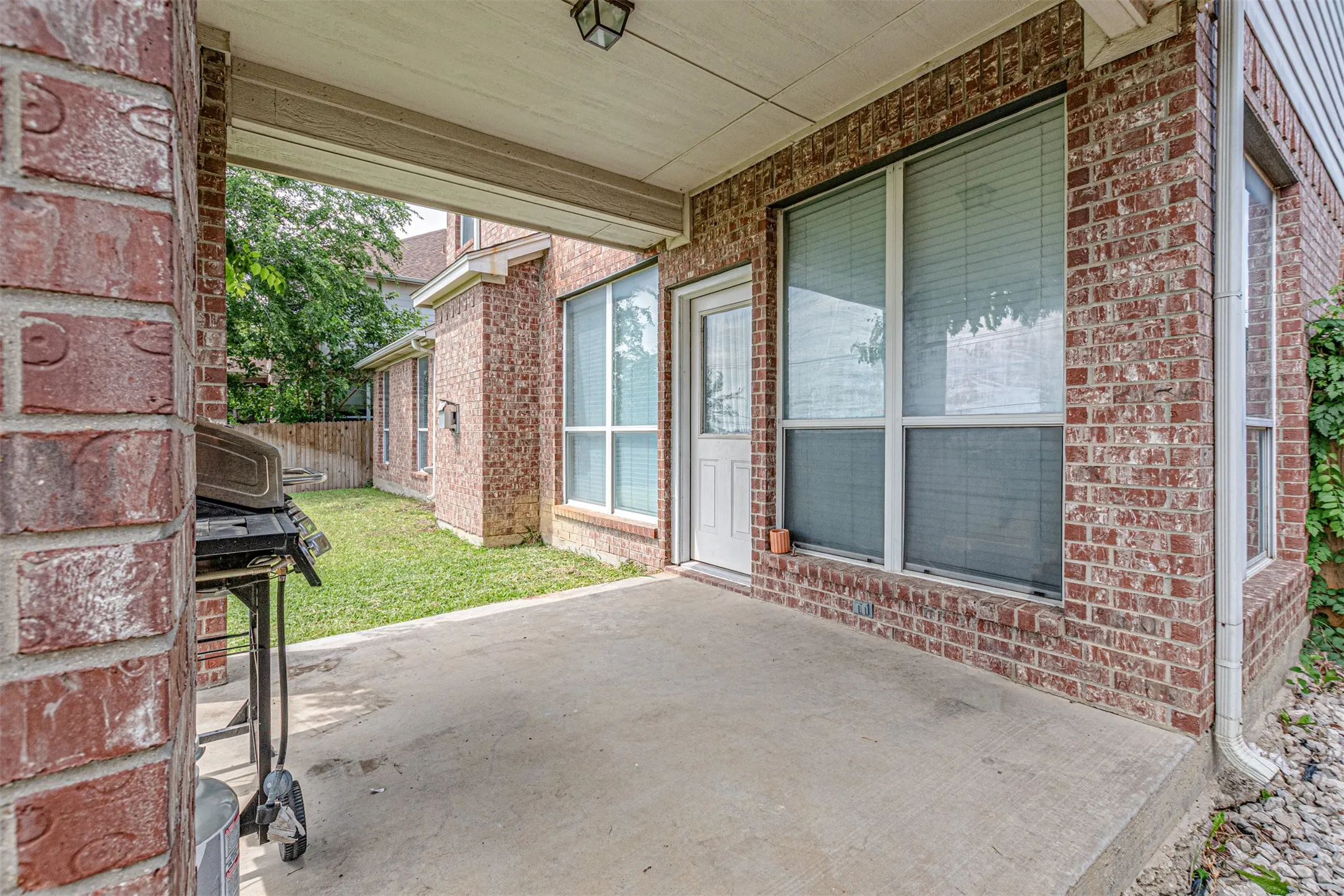 Single Family Residence For Sale in Tarrant County , 5724 Table Rock Drive, Fort Worth, Texas 76131, 4 Bedroom, 3 Bathroom, 2 Garage spaces, 2,462 Sqft, built in 2002, mls#21263443, Real Estate Agent in Fort Worth, Homes For Sale in Tarrant county, Homes For Sale in Fort Worth, Realtor in Fort Worth Texas, Real Estate Brokerage Independent Realty Texas, Luminita Cordes Realtor