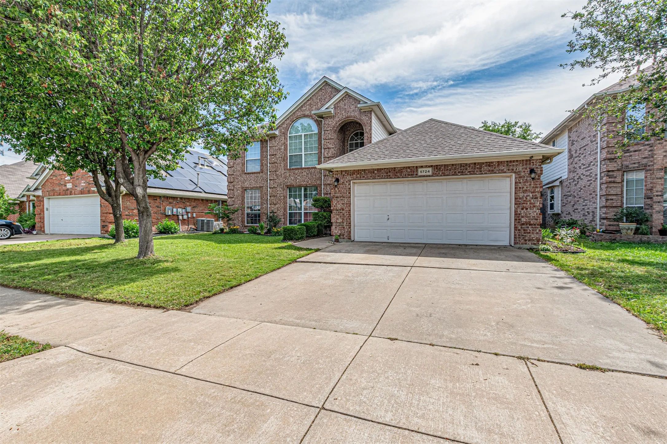 Single Family Residence For Sale in Tarrant County , 5724 Table Rock Drive, Fort Worth, Texas 76131, 4 Bedroom, 3 Bathroom, 2 Garage spaces, 2,462 Sqft, built in 2002, mls#21263443, Real Estate Agent in Fort Worth, Homes For Sale in Tarrant county, Homes For Sale in Fort Worth, Realtor in Fort Worth Texas, Real Estate Brokerage Independent Realty Texas, Luminita Cordes Realtor