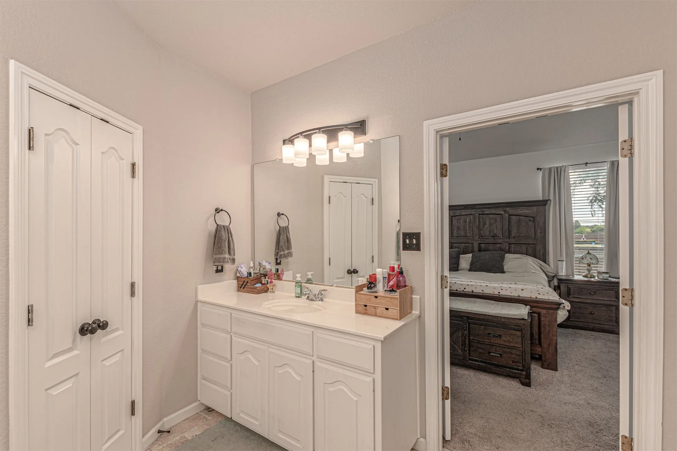 Single Family Residence For Sale in Tarrant County , 5724 Table Rock Drive, Fort Worth, Texas 76131, 4 Bedroom, 3 Bathroom, 2 Garage spaces, 2,462 Sqft, built in 2002, mls#21263443, Real Estate Agent in Fort Worth, Homes For Sale in Tarrant county, Homes For Sale in Fort Worth, Realtor in Fort Worth Texas, Real Estate Brokerage Independent Realty Texas, Luminita Cordes Realtor