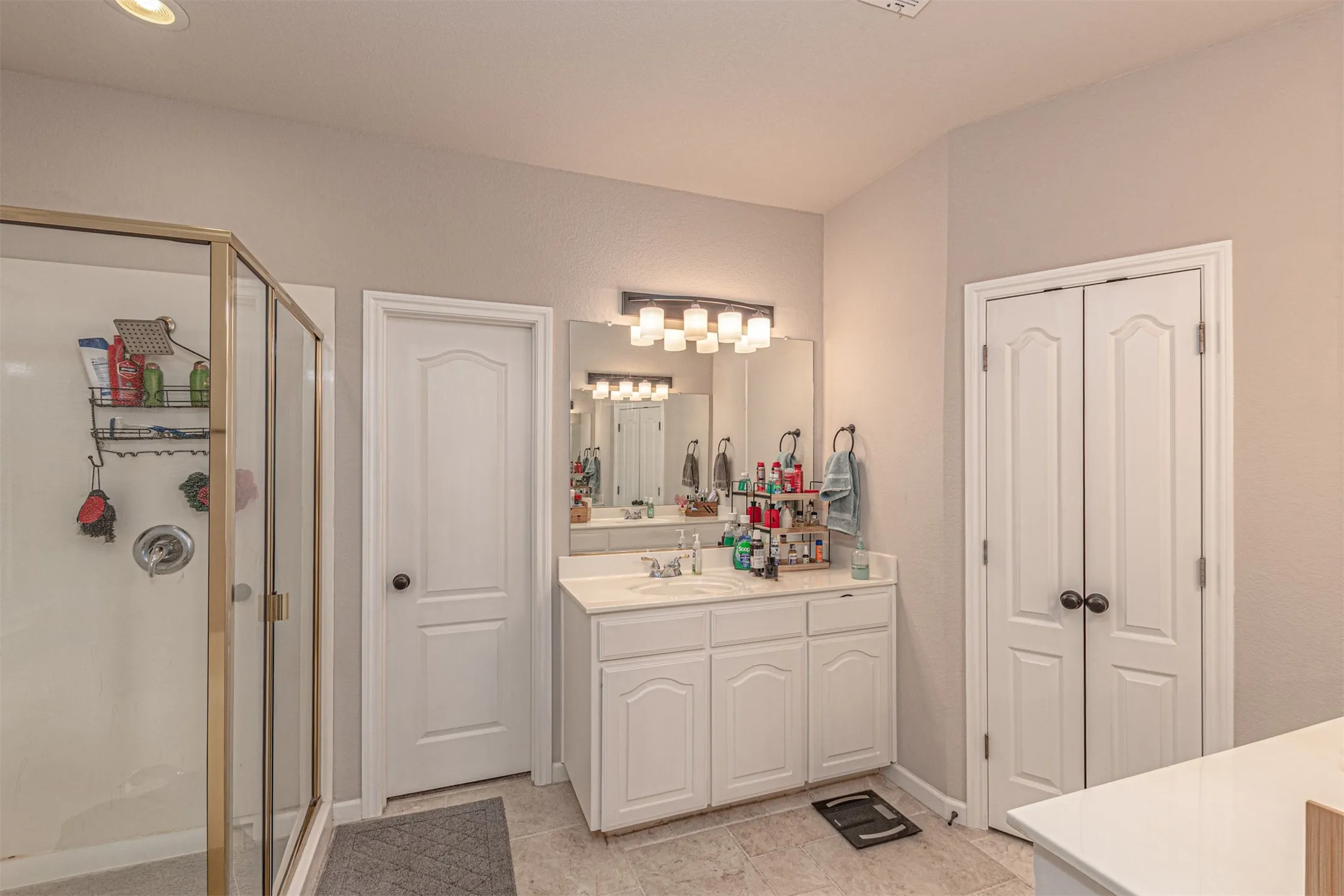 Single Family Residence For Sale in Tarrant County , 5724 Table Rock Drive, Fort Worth, Texas 76131, 4 Bedroom, 3 Bathroom, 2 Garage spaces, 2,462 Sqft, built in 2002, mls#21263443, Real Estate Agent in Fort Worth, Homes For Sale in Tarrant county, Homes For Sale in Fort Worth, Realtor in Fort Worth Texas, Real Estate Brokerage Independent Realty Texas, Luminita Cordes Realtor