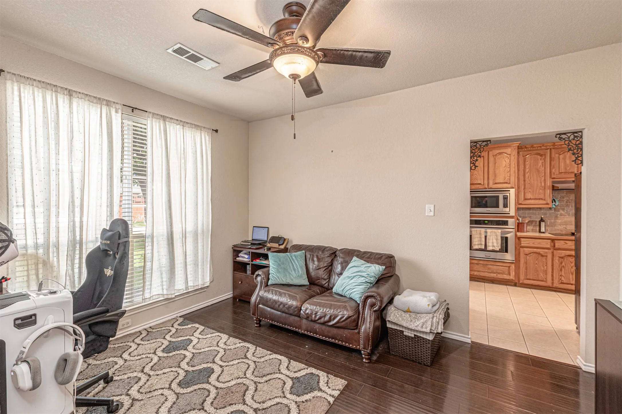Single Family Residence For Sale in Tarrant County , 5724 Table Rock Drive, Fort Worth, Texas 76131, 4 Bedroom, 3 Bathroom, 2 Garage spaces, 2,462 Sqft, built in 2002, mls#21263443, Real Estate Agent in Fort Worth, Homes For Sale in Tarrant county, Homes For Sale in Fort Worth, Realtor in Fort Worth Texas, Real Estate Brokerage Independent Realty Texas, Luminita Cordes Realtor