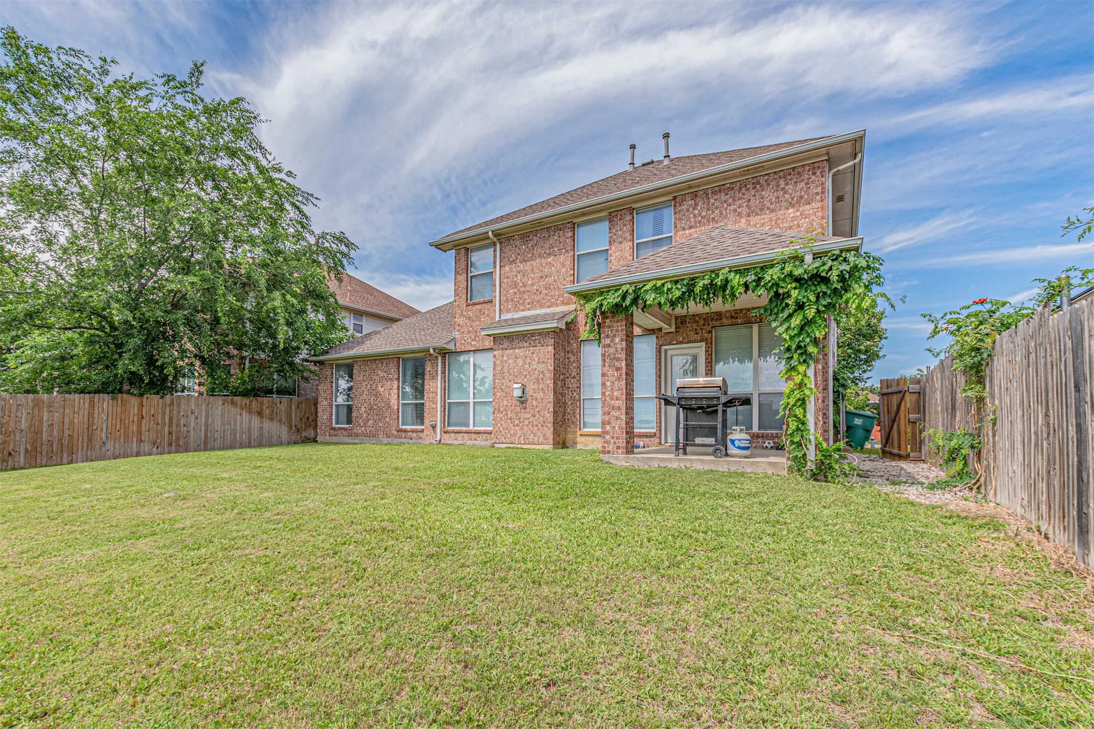 Single Family Residence For Sale in Tarrant County , 5724 Table Rock Drive, Fort Worth, Texas 76131, 4 Bedroom, 3 Bathroom, 2 Garage spaces, 2,462 Sqft, built in 2002, mls#21263443, Real Estate Agent in Fort Worth, Homes For Sale in Tarrant county, Homes For Sale in Fort Worth, Realtor in Fort Worth Texas, Real Estate Brokerage Independent Realty Texas, Luminita Cordes Realtor