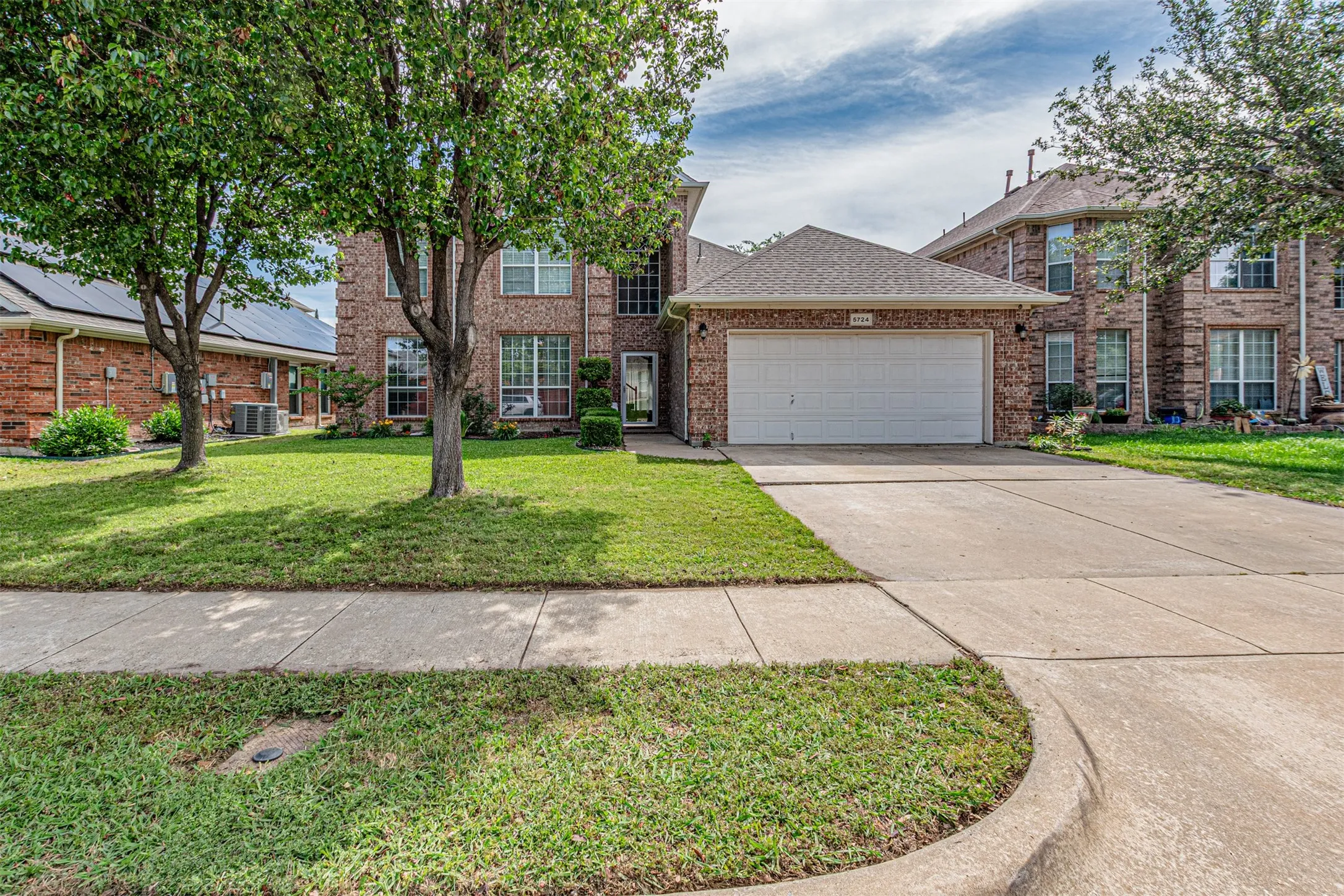 Single Family Residence For Sale in Tarrant County , 5724 Table Rock Drive, Fort Worth, Texas 76131, 4 Bedroom, 3 Bathroom, 2 Garage spaces, 2,462 Sqft, built in 2002, mls#21263443, Real Estate Agent in Fort Worth, Homes For Sale in Tarrant county, Homes For Sale in Fort Worth, Realtor in Fort Worth Texas, Real Estate Brokerage Independent Realty Texas, Luminita Cordes Realtor