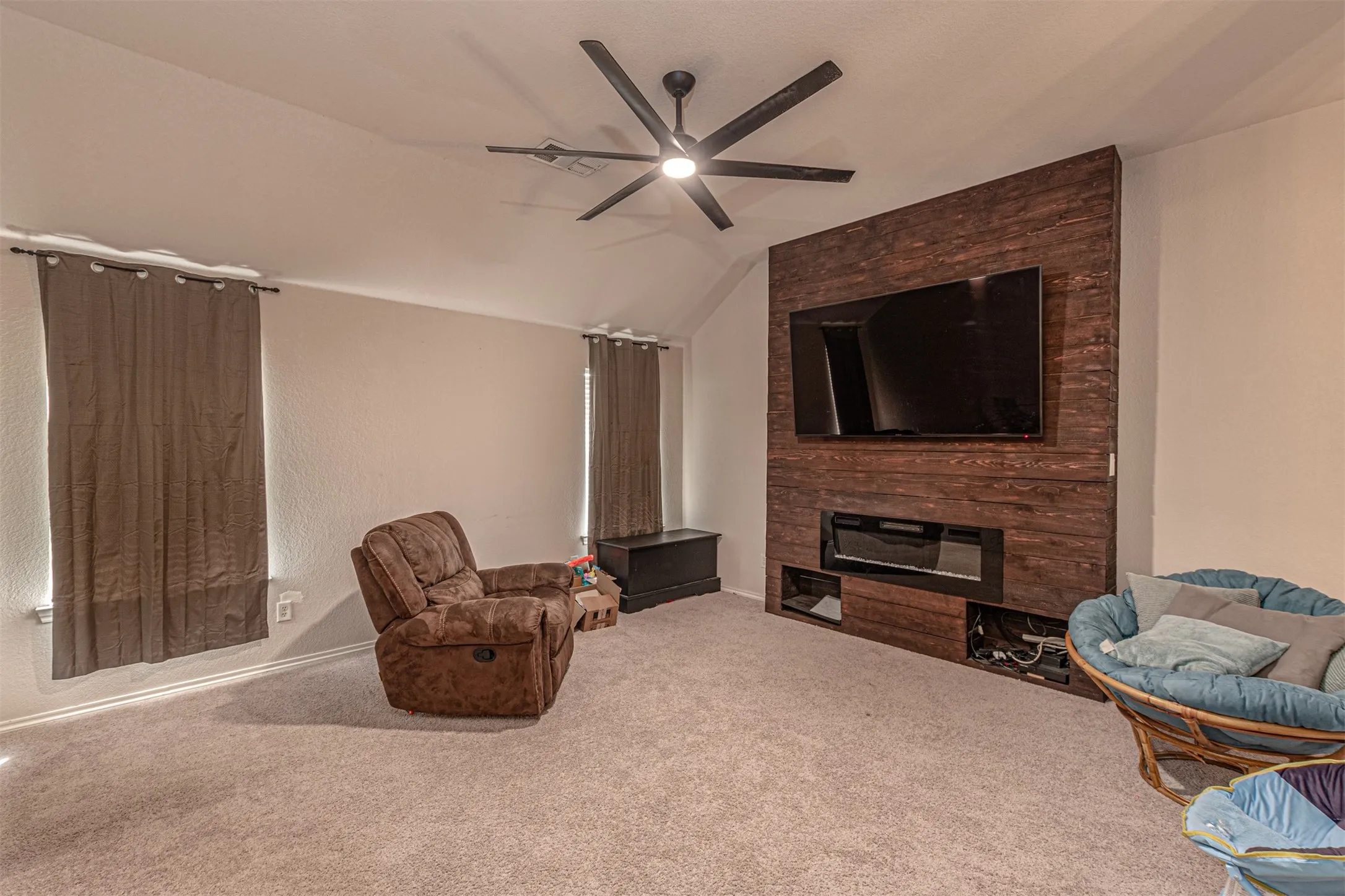 Single Family Residence For Sale in Tarrant County , 5724 Table Rock Drive, Fort Worth, Texas 76131, 4 Bedroom, 3 Bathroom, 2 Garage spaces, 2,462 Sqft, built in 2002, mls#21263443, Real Estate Agent in Fort Worth, Homes For Sale in Tarrant county, Homes For Sale in Fort Worth, Realtor in Fort Worth Texas, Real Estate Brokerage Independent Realty Texas, Luminita Cordes Realtor