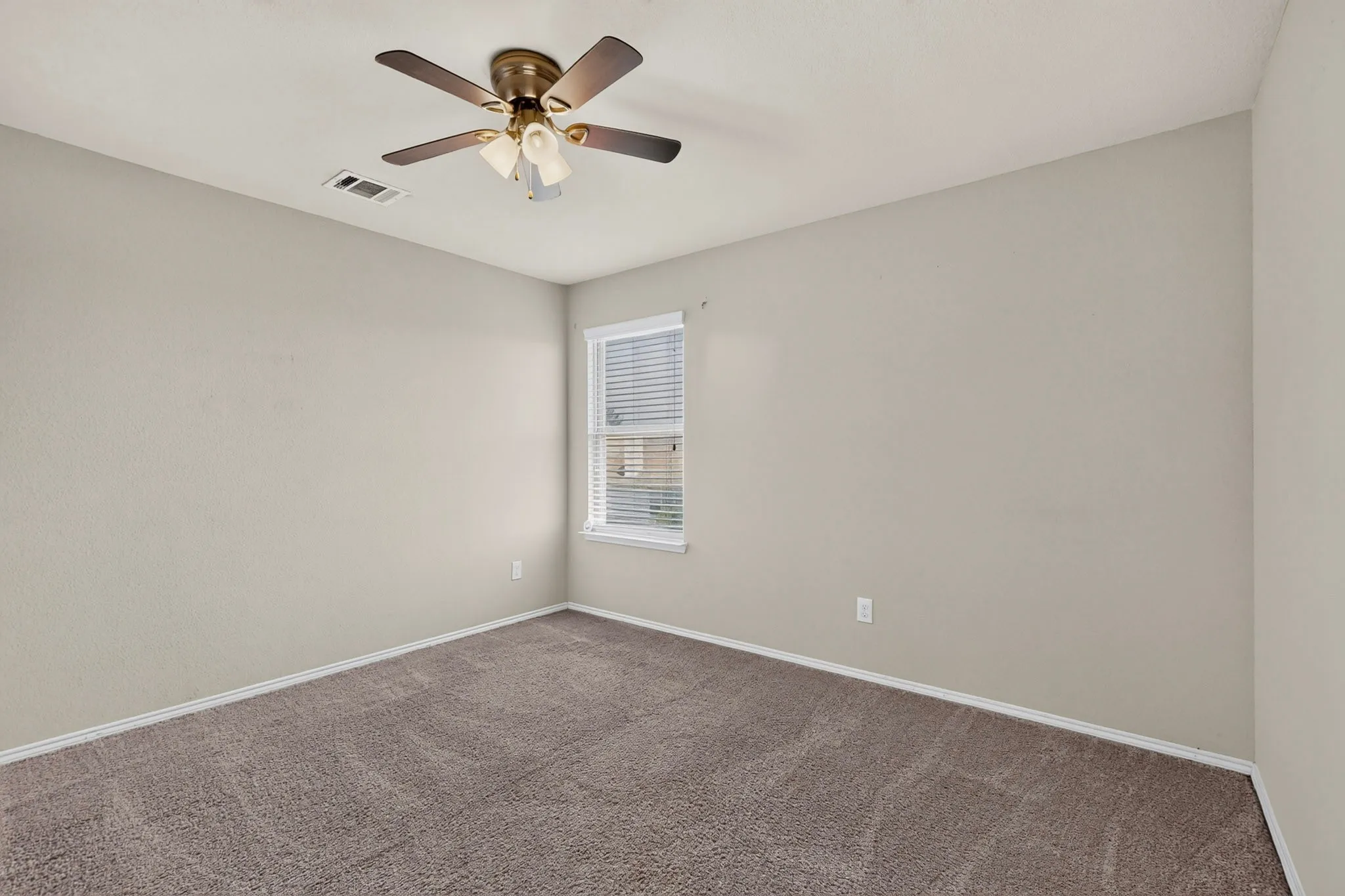 Single Family Residence For Sale in Collin County , 502 Hawthorn Drive, Josephine, Texas 75173, 5 Bedroom, 3 Bathroom, 2 Garage spaces, 2,598 Sqft, built in 2016, mls#21265639, Real Estate Agent in Josephine, Homes For Sale in Collin county, Homes For Sale in Josephine, Realtor in Josephine Texas, Real Estate Brokerage Independent Realty Texas, Luminita Cordes Realtor