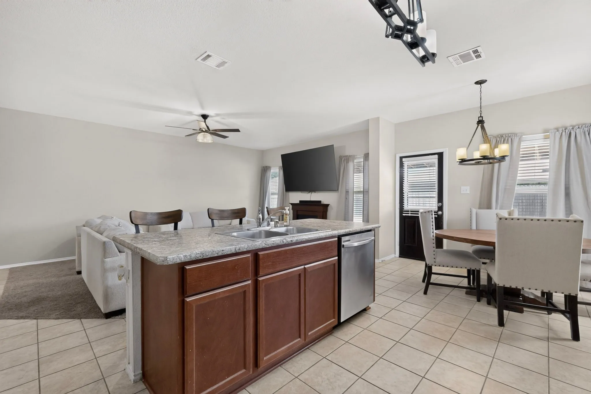 Single Family Residence For Sale in Collin County , 502 Hawthorn Drive, Josephine, Texas 75173, 5 Bedroom, 3 Bathroom, 2 Garage spaces, 2,598 Sqft, built in 2016, mls#21265639, Real Estate Agent in Josephine, Homes For Sale in Collin county, Homes For Sale in Josephine, Realtor in Josephine Texas, Real Estate Brokerage Independent Realty Texas, Luminita Cordes Realtor