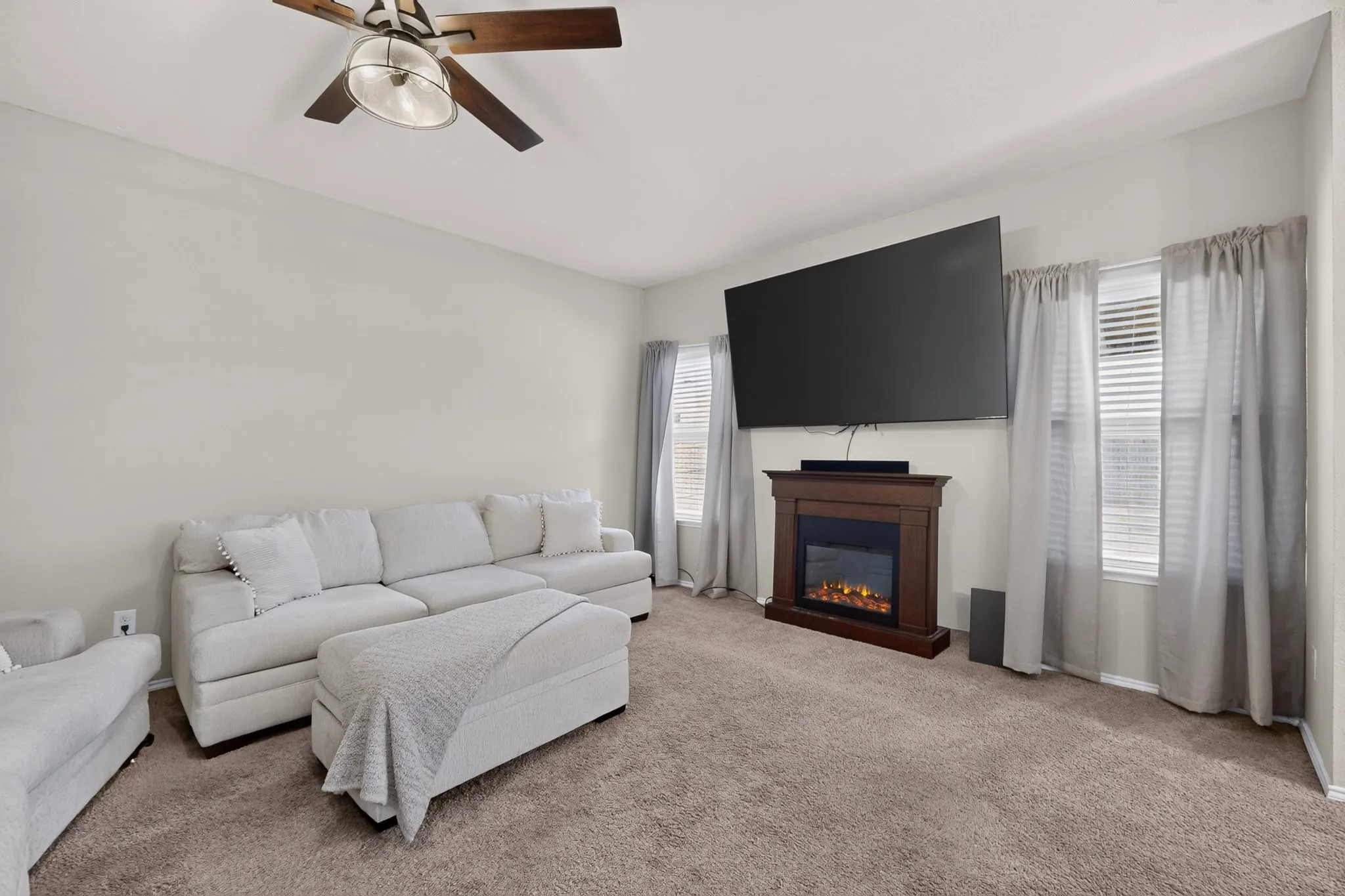 Single Family Residence For Sale in Collin County , 502 Hawthorn Drive, Josephine, Texas 75173, 5 Bedroom, 3 Bathroom, 2 Garage spaces, 2,598 Sqft, built in 2016, mls#21265639, Real Estate Agent in Josephine, Homes For Sale in Collin county, Homes For Sale in Josephine, Realtor in Josephine Texas, Real Estate Brokerage Independent Realty Texas, Luminita Cordes Realtor