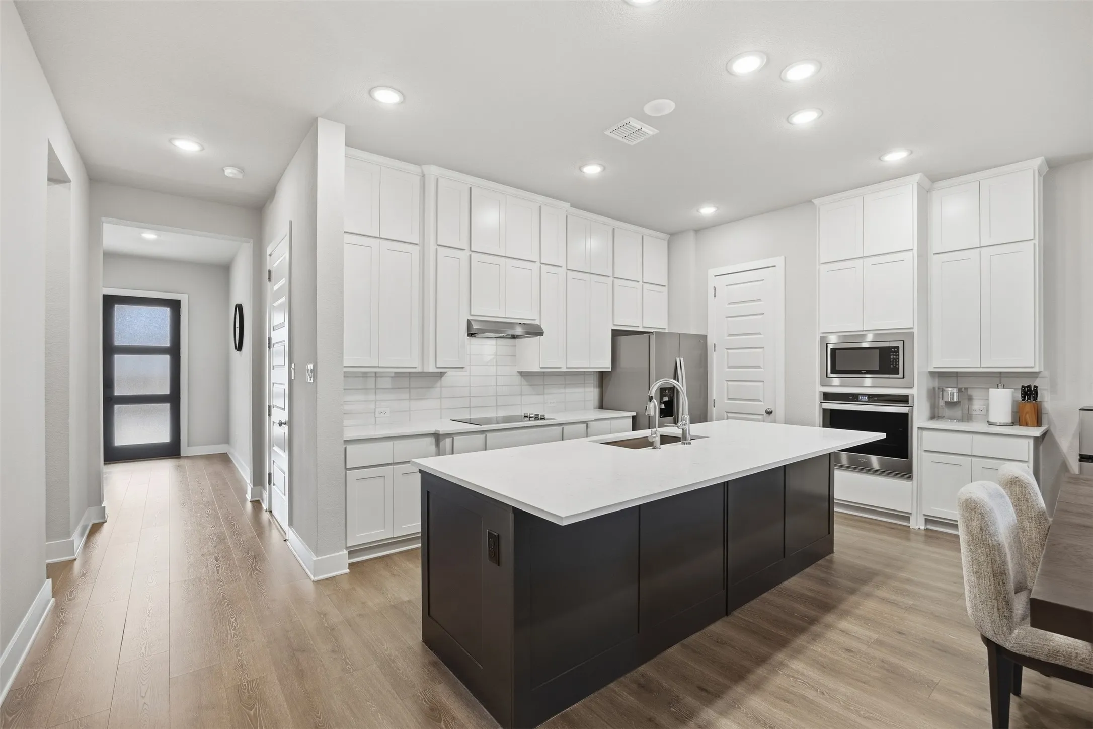 Single Family Residence For Sale in Dallas County , 5805 Heatherwood Loop, Sachse, Texas 75048, 5 Bedroom, 4 Bathroom, 3 Garage spaces, 3,419 Sqft, built in 2022, mls#21243468, Real Estate Agent in Sachse, Homes For Sale in Dallas county, Homes For Sale in Sachse, Realtor in Sachse Texas, Real Estate Brokerage Independent Realty Texas, Luminita Cordes Realtor