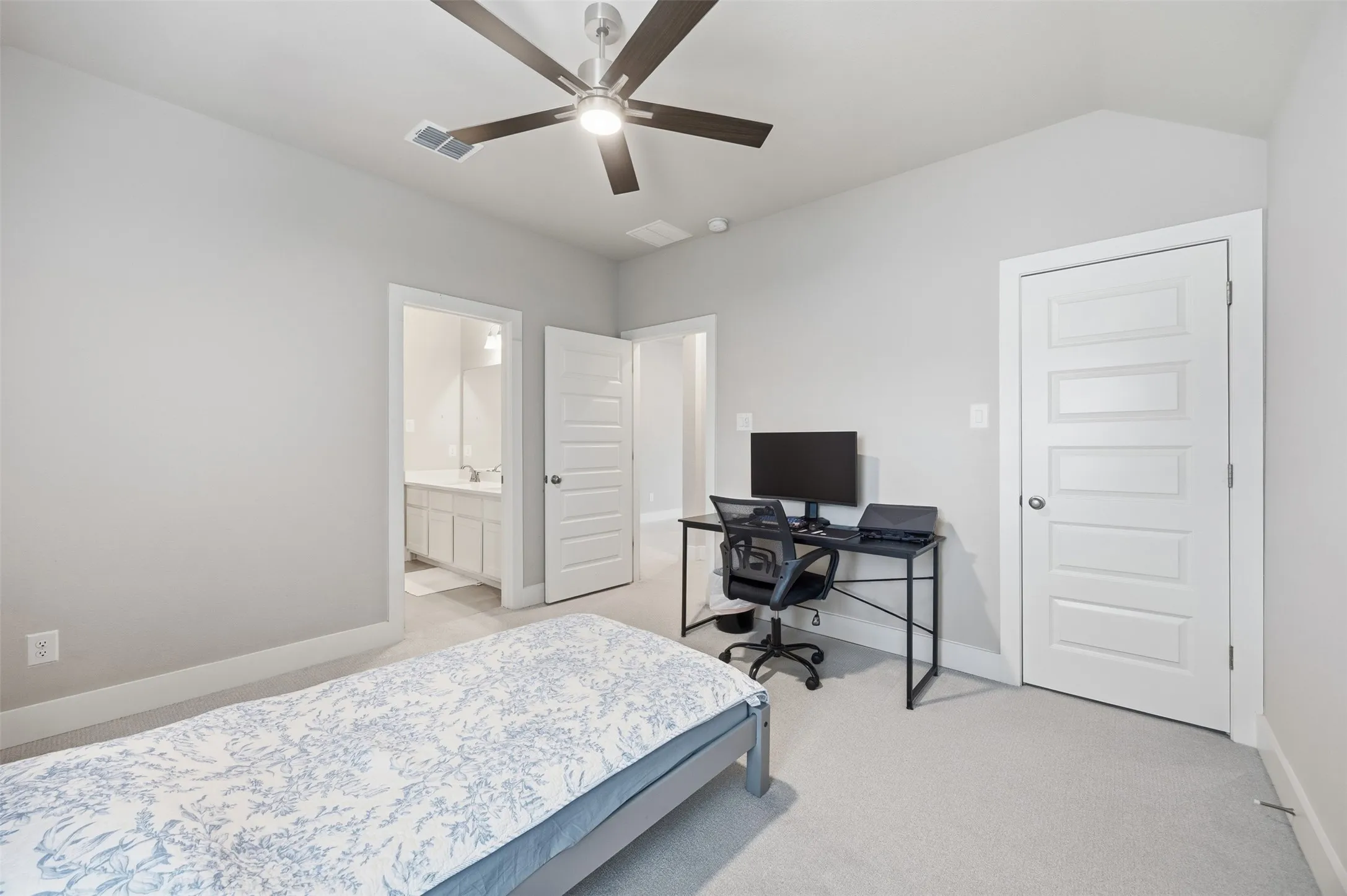 Single Family Residence For Sale in Dallas County , 5805 Heatherwood Loop, Sachse, Texas 75048, 5 Bedroom, 4 Bathroom, 3 Garage spaces, 3,419 Sqft, built in 2022, mls#21243468, Real Estate Agent in Sachse, Homes For Sale in Dallas county, Homes For Sale in Sachse, Realtor in Sachse Texas, Real Estate Brokerage Independent Realty Texas, Luminita Cordes Realtor
