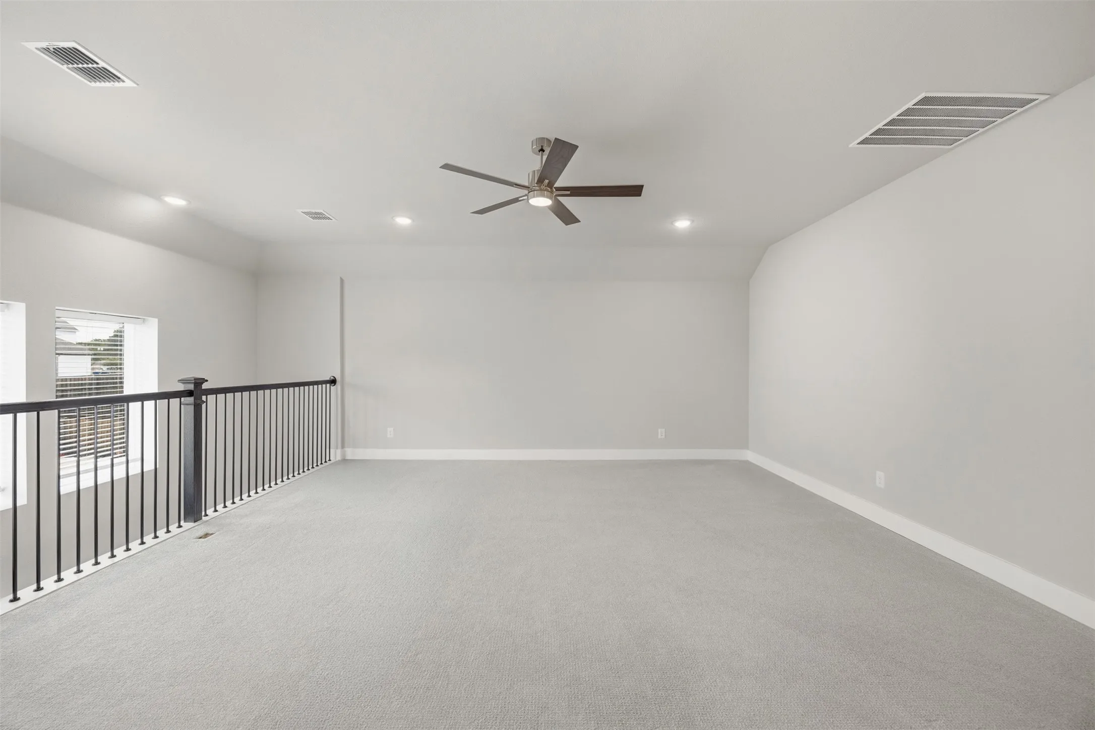 Single Family Residence For Sale in Dallas County , 5805 Heatherwood Loop, Sachse, Texas 75048, 5 Bedroom, 4 Bathroom, 3 Garage spaces, 3,419 Sqft, built in 2022, mls#21243468, Real Estate Agent in Sachse, Homes For Sale in Dallas county, Homes For Sale in Sachse, Realtor in Sachse Texas, Real Estate Brokerage Independent Realty Texas, Luminita Cordes Realtor