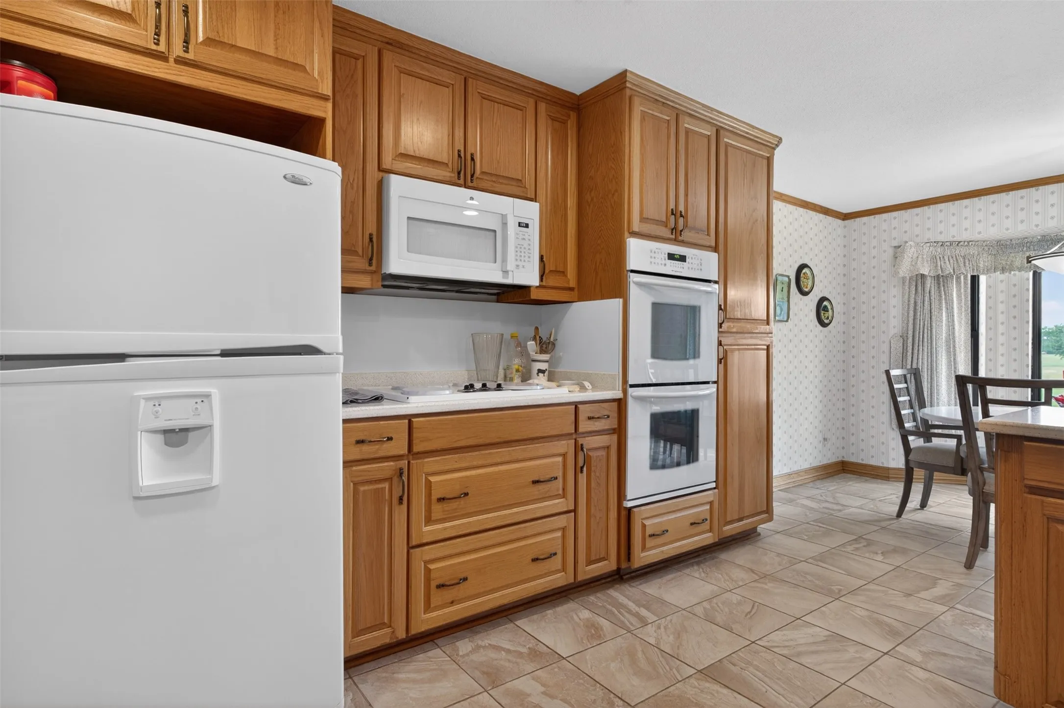 Single Family Residence For Sale in Johnson County , 5309 Burleson Oaks Drive, Burleson, Texas 76028, 3 Bedroom, 2 Bathroom, Garage spaces, 2,991 Sqft, built in 1974, mls#21265576, Real Estate Agent in Burleson, Homes For Sale in Johnson county, Homes For Sale in Burleson, Realtor in Burleson Texas, Real Estate Brokerage Independent Realty Texas, Luminita Cordes Realtor