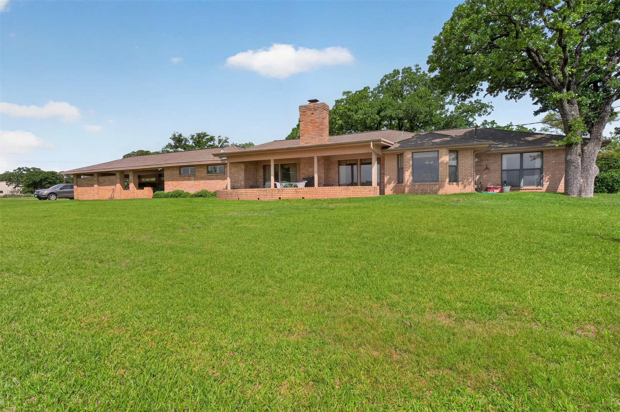 Single Family Residence For Sale in Johnson County , 5309 Burleson Oaks Drive, Burleson, Texas 76028, 3 Bedroom, 2 Bathroom, Garage spaces, 2,991 Sqft, built in 1974, mls#21265576, Real Estate Agent in Burleson, Homes For Sale in Johnson county, Homes For Sale in Burleson, Realtor in Burleson Texas, Real Estate Brokerage Independent Realty Texas, Luminita Cordes Realtor