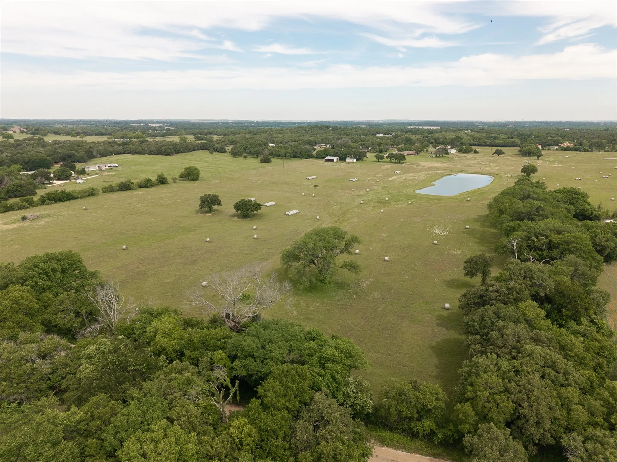 Single Family Residence For Sale in Johnson County , 5309 Burleson Oaks Drive, Burleson, Texas 76028, 3 Bedroom, 2 Bathroom, Garage spaces, 2,991 Sqft, built in 1974, mls#21265576, Real Estate Agent in Burleson, Homes For Sale in Johnson county, Homes For Sale in Burleson, Realtor in Burleson Texas, Real Estate Brokerage Independent Realty Texas, Luminita Cordes Realtor