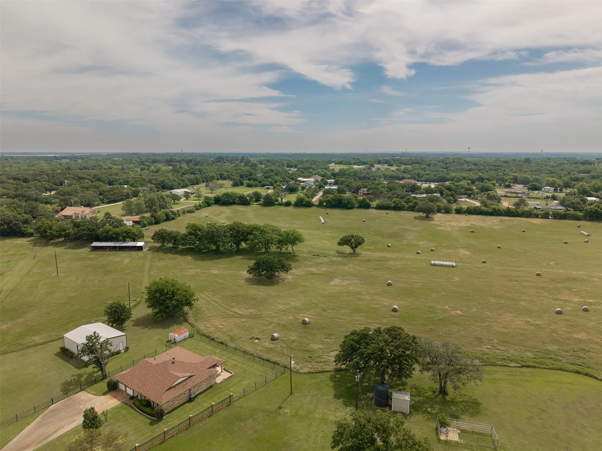 Single Family Residence For Sale in Johnson County , 5309 Burleson Oaks Drive, Burleson, Texas 76028, 3 Bedroom, 2 Bathroom, Garage spaces, 2,991 Sqft, built in 1974, mls#21265576, Real Estate Agent in Burleson, Homes For Sale in Johnson county, Homes For Sale in Burleson, Realtor in Burleson Texas, Real Estate Brokerage Independent Realty Texas, Luminita Cordes Realtor