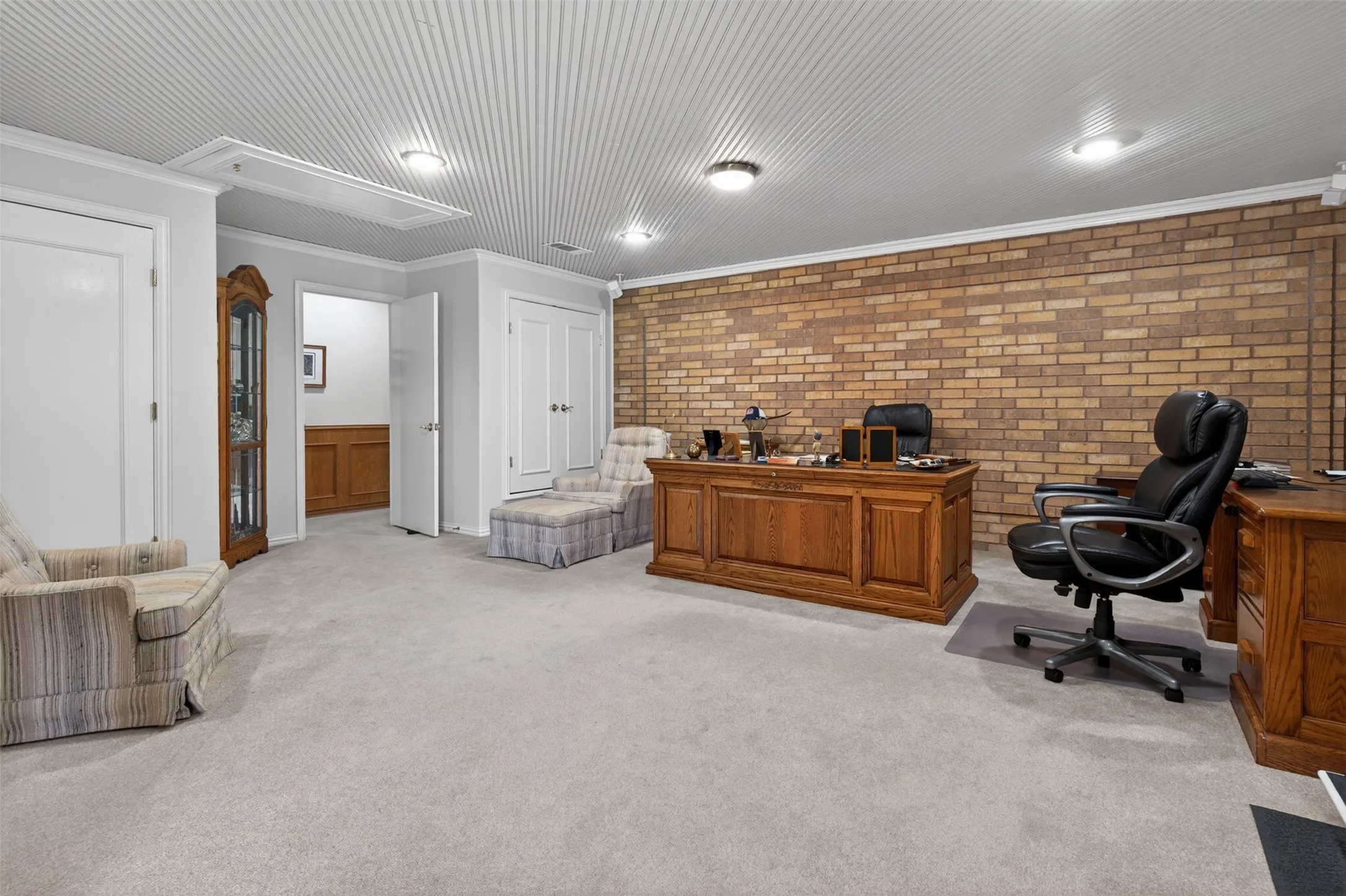 Single Family Residence For Sale in Johnson County , 5309 Burleson Oaks Drive, Burleson, Texas 76028, 3 Bedroom, 2 Bathroom, Garage spaces, 2,991 Sqft, built in 1974, mls#21265576, Real Estate Agent in Burleson, Homes For Sale in Johnson county, Homes For Sale in Burleson, Realtor in Burleson Texas, Real Estate Brokerage Independent Realty Texas, Luminita Cordes Realtor