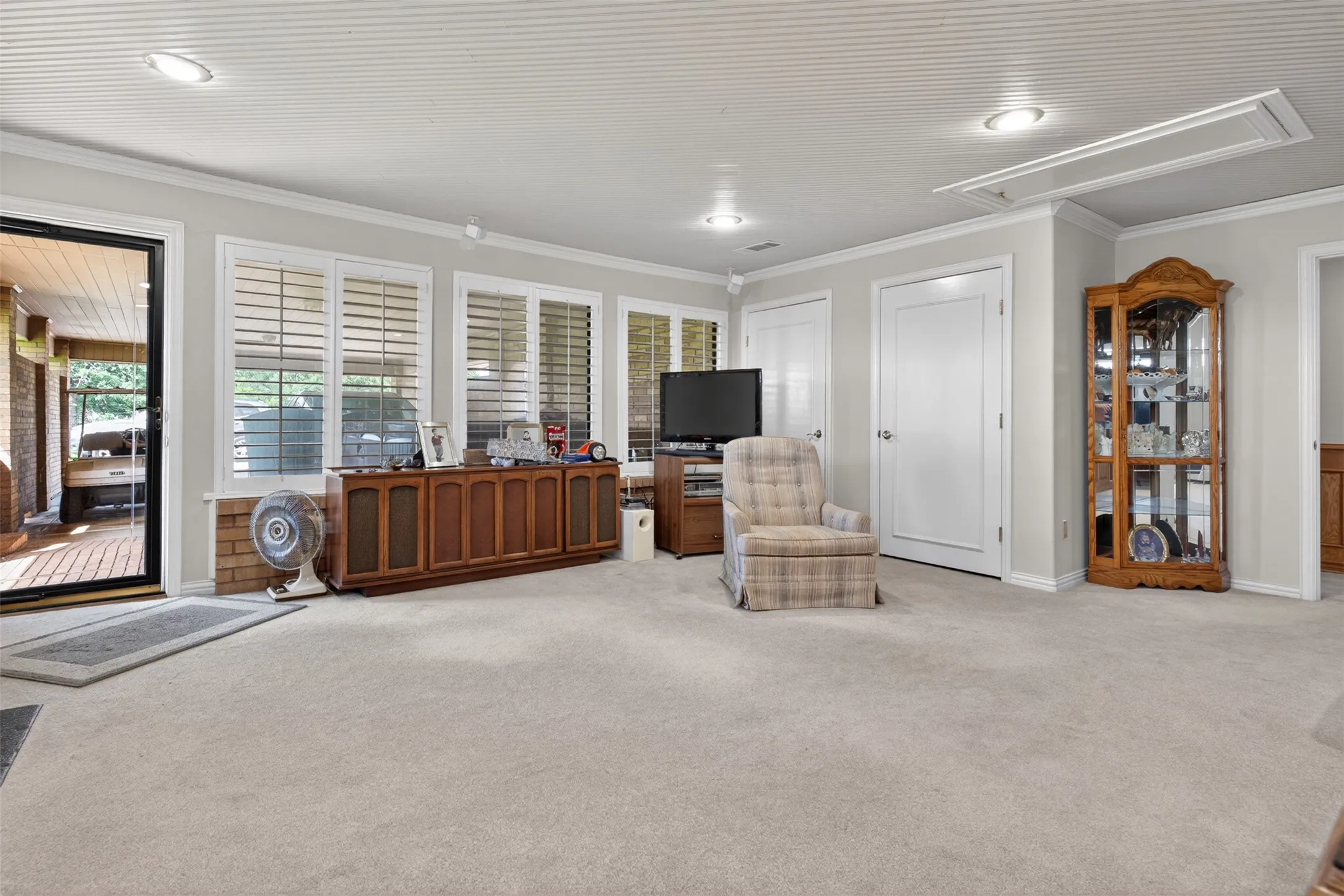 Single Family Residence For Sale in Johnson County , 5309 Burleson Oaks Drive, Burleson, Texas 76028, 3 Bedroom, 2 Bathroom, Garage spaces, 2,991 Sqft, built in 1974, mls#21265576, Real Estate Agent in Burleson, Homes For Sale in Johnson county, Homes For Sale in Burleson, Realtor in Burleson Texas, Real Estate Brokerage Independent Realty Texas, Luminita Cordes Realtor