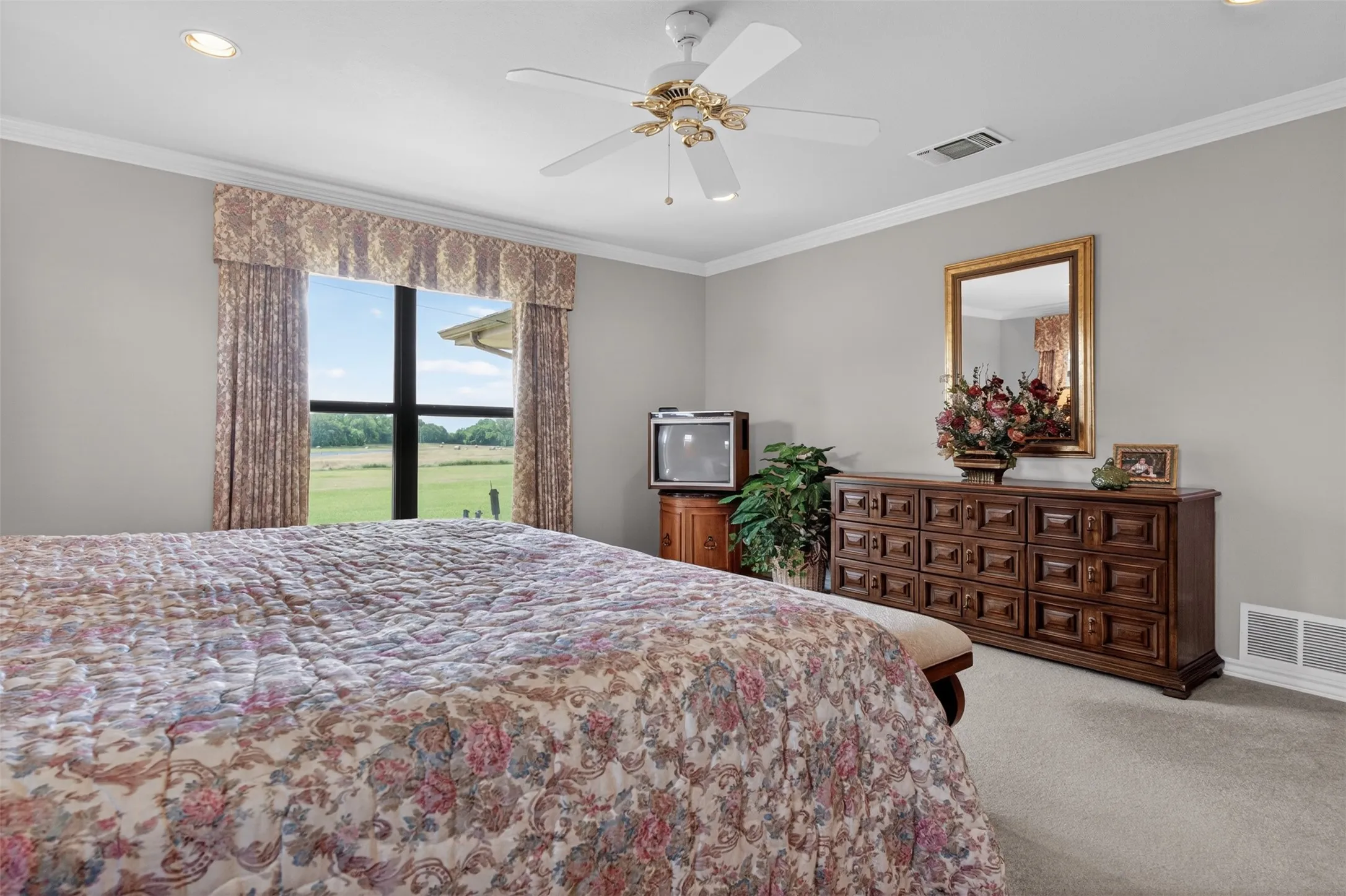 Single Family Residence For Sale in Johnson County , 5309 Burleson Oaks Drive, Burleson, Texas 76028, 3 Bedroom, 2 Bathroom, Garage spaces, 2,991 Sqft, built in 1974, mls#21265576, Real Estate Agent in Burleson, Homes For Sale in Johnson county, Homes For Sale in Burleson, Realtor in Burleson Texas, Real Estate Brokerage Independent Realty Texas, Luminita Cordes Realtor