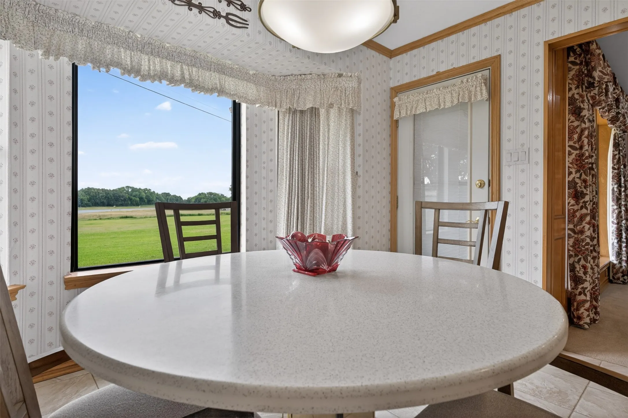 Single Family Residence For Sale in Johnson County , 5309 Burleson Oaks Drive, Burleson, Texas 76028, 3 Bedroom, 2 Bathroom, Garage spaces, 2,991 Sqft, built in 1974, mls#21265576, Real Estate Agent in Burleson, Homes For Sale in Johnson county, Homes For Sale in Burleson, Realtor in Burleson Texas, Real Estate Brokerage Independent Realty Texas, Luminita Cordes Realtor