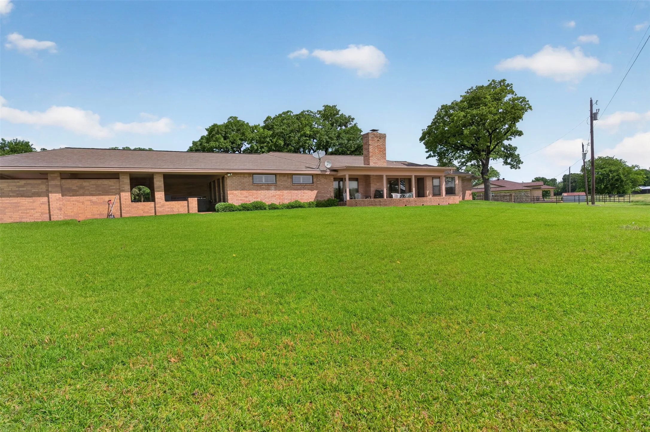 Single Family Residence For Sale in Johnson County , 5309 Burleson Oaks Drive, Burleson, Texas 76028, 3 Bedroom, 2 Bathroom, Garage spaces, 2,991 Sqft, built in 1974, mls#21265576, Real Estate Agent in Burleson, Homes For Sale in Johnson county, Homes For Sale in Burleson, Realtor in Burleson Texas, Real Estate Brokerage Independent Realty Texas, Luminita Cordes Realtor