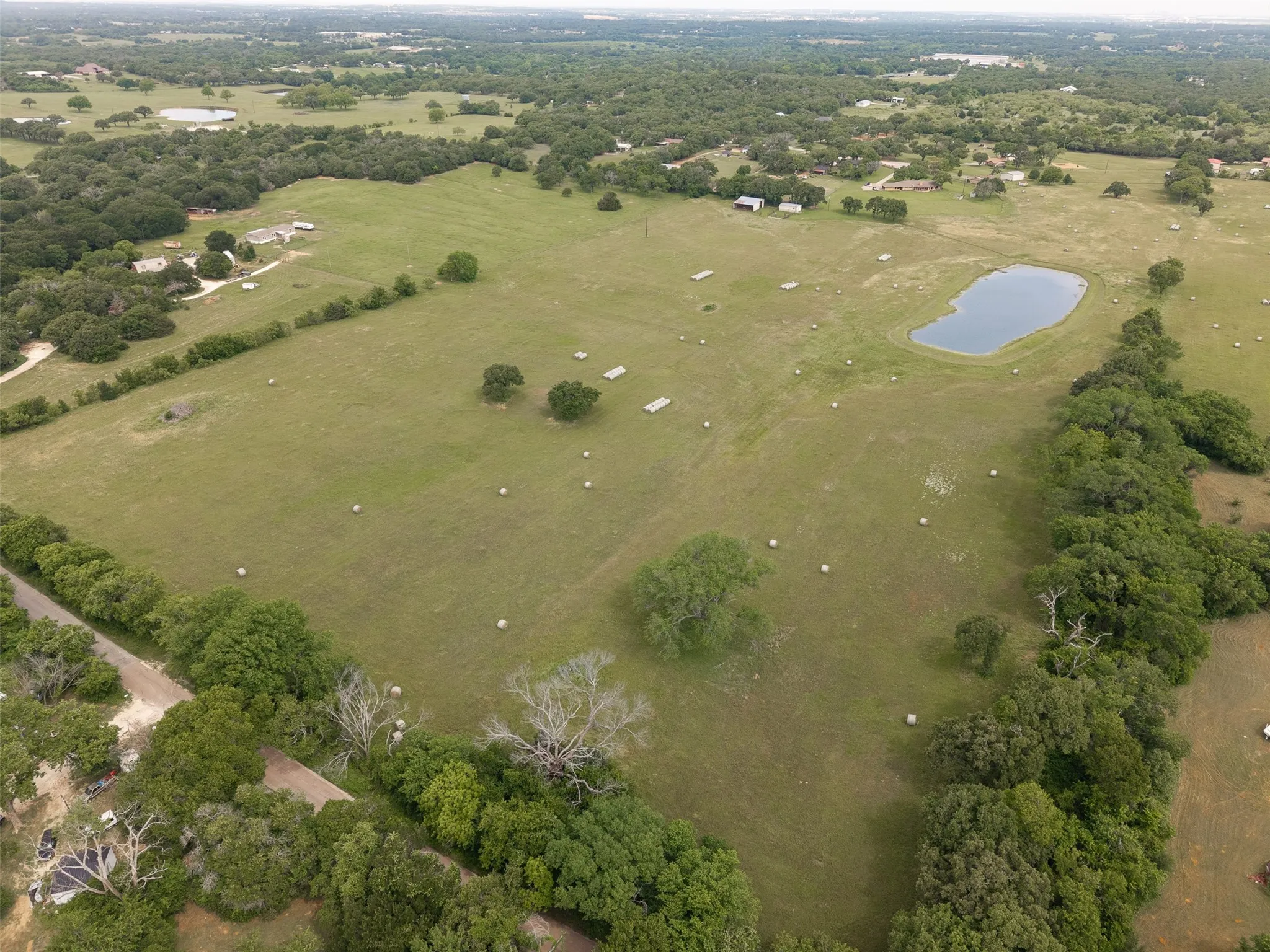Single Family Residence For Sale in Johnson County , 5309 Burleson Oaks Drive, Burleson, Texas 76028, 3 Bedroom, 2 Bathroom, Garage spaces, 2,991 Sqft, built in 1974, mls#21265576, Real Estate Agent in Burleson, Homes For Sale in Johnson county, Homes For Sale in Burleson, Realtor in Burleson Texas, Real Estate Brokerage Independent Realty Texas, Luminita Cordes Realtor