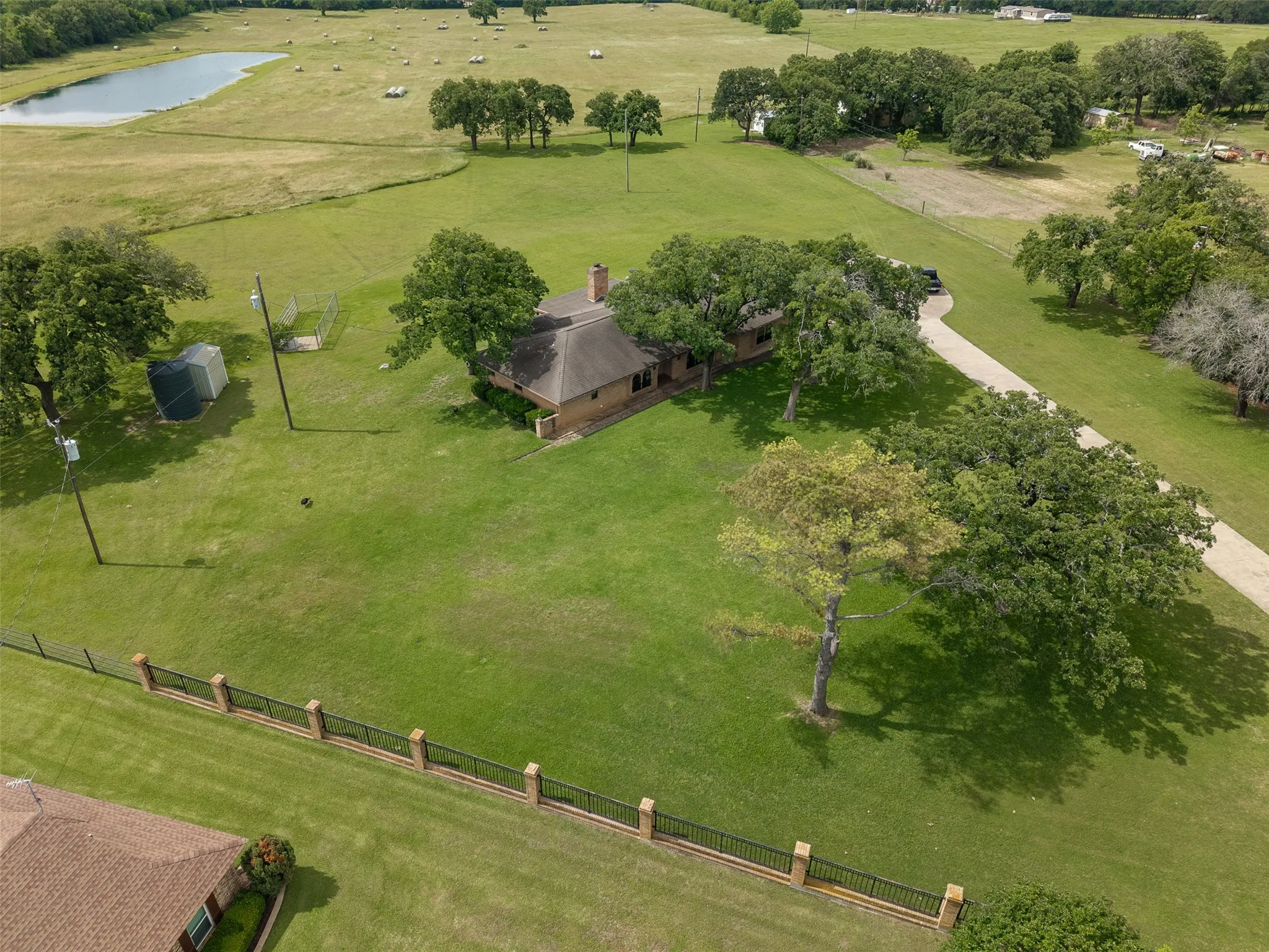 Single Family Residence For Sale in Johnson County , 5309 Burleson Oaks Drive, Burleson, Texas 76028, 3 Bedroom, 2 Bathroom, Garage spaces, 2,991 Sqft, built in 1974, mls#21265576, Real Estate Agent in Burleson, Homes For Sale in Johnson county, Homes For Sale in Burleson, Realtor in Burleson Texas, Real Estate Brokerage Independent Realty Texas, Luminita Cordes Realtor
