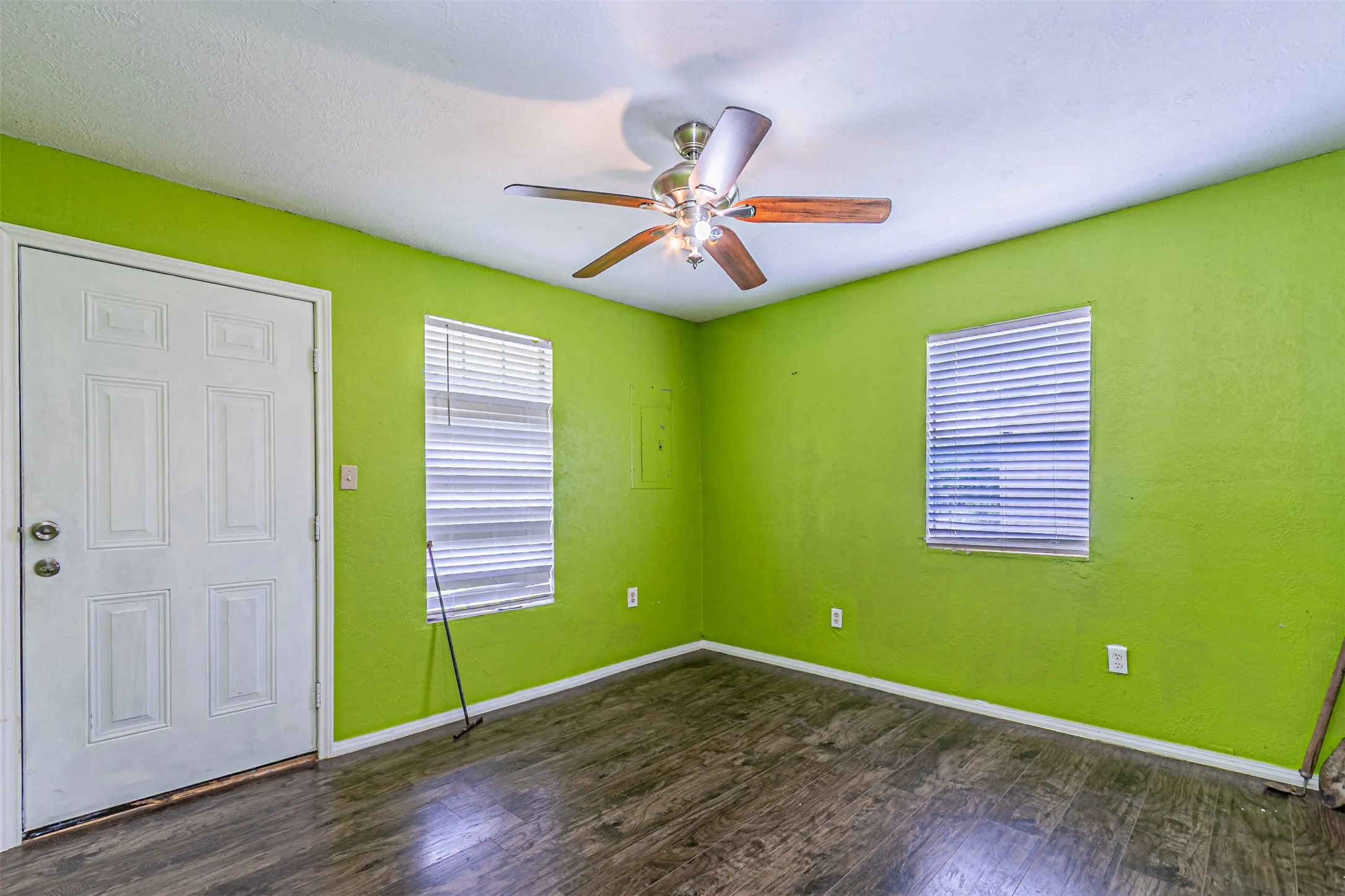 Single Family Residence For Sale in Hopkins County , 317 Fuller Street, Sulphur Springs, Texas 75482, 2 Bedrooms, 1 Bathroom, Garage spaces, 896 Sqft, built in 1940, Price $122,000, mls#21265643, Real Estate Agent in Sulphur Springs, Homes For Sale in Hopkins county, Homes For Sale in Sulphur Springs, Realtor in Sulphur Springs Texas, Real Estate Brokerage Independent Realty Texas, Luminita Cordes Realtor