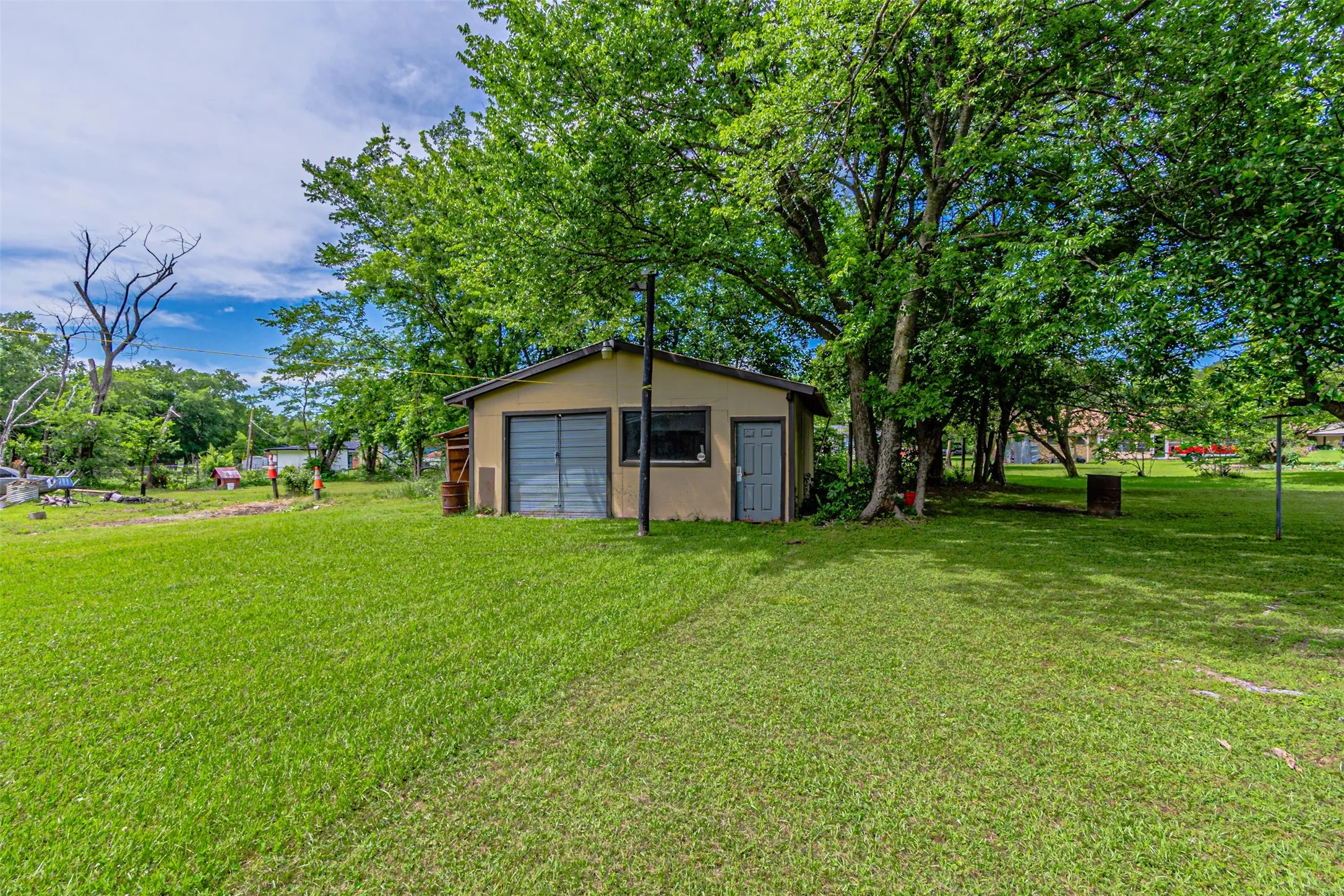 Single Family Residence For Sale in Hopkins County , 317 Fuller Street, Sulphur Springs, Texas 75482, 2 Bedrooms, 1 Bathroom, Garage spaces, 896 Sqft, built in 1940, Price $122,000, mls#21265643, Real Estate Agent in Sulphur Springs, Homes For Sale in Hopkins county, Homes For Sale in Sulphur Springs, Realtor in Sulphur Springs Texas, Real Estate Brokerage Independent Realty Texas, Luminita Cordes Realtor