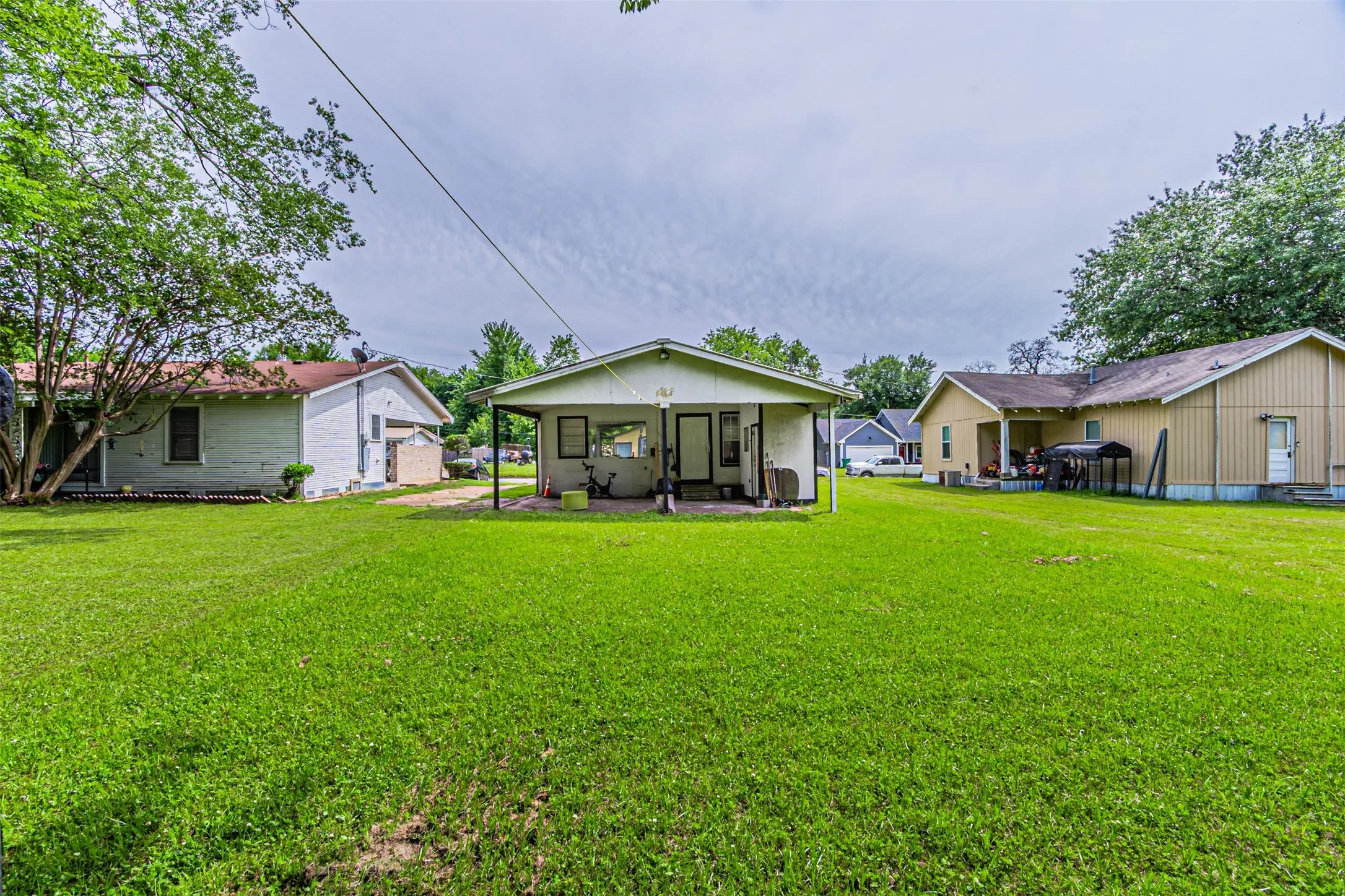 Single Family Residence For Sale in Hopkins County , 317 Fuller Street, Sulphur Springs, Texas 75482, 2 Bedrooms, 1 Bathroom, Garage spaces, 896 Sqft, built in 1940, Price $122,000, mls#21265643, Real Estate Agent in Sulphur Springs, Homes For Sale in Hopkins county, Homes For Sale in Sulphur Springs, Realtor in Sulphur Springs Texas, Real Estate Brokerage Independent Realty Texas, Luminita Cordes Realtor