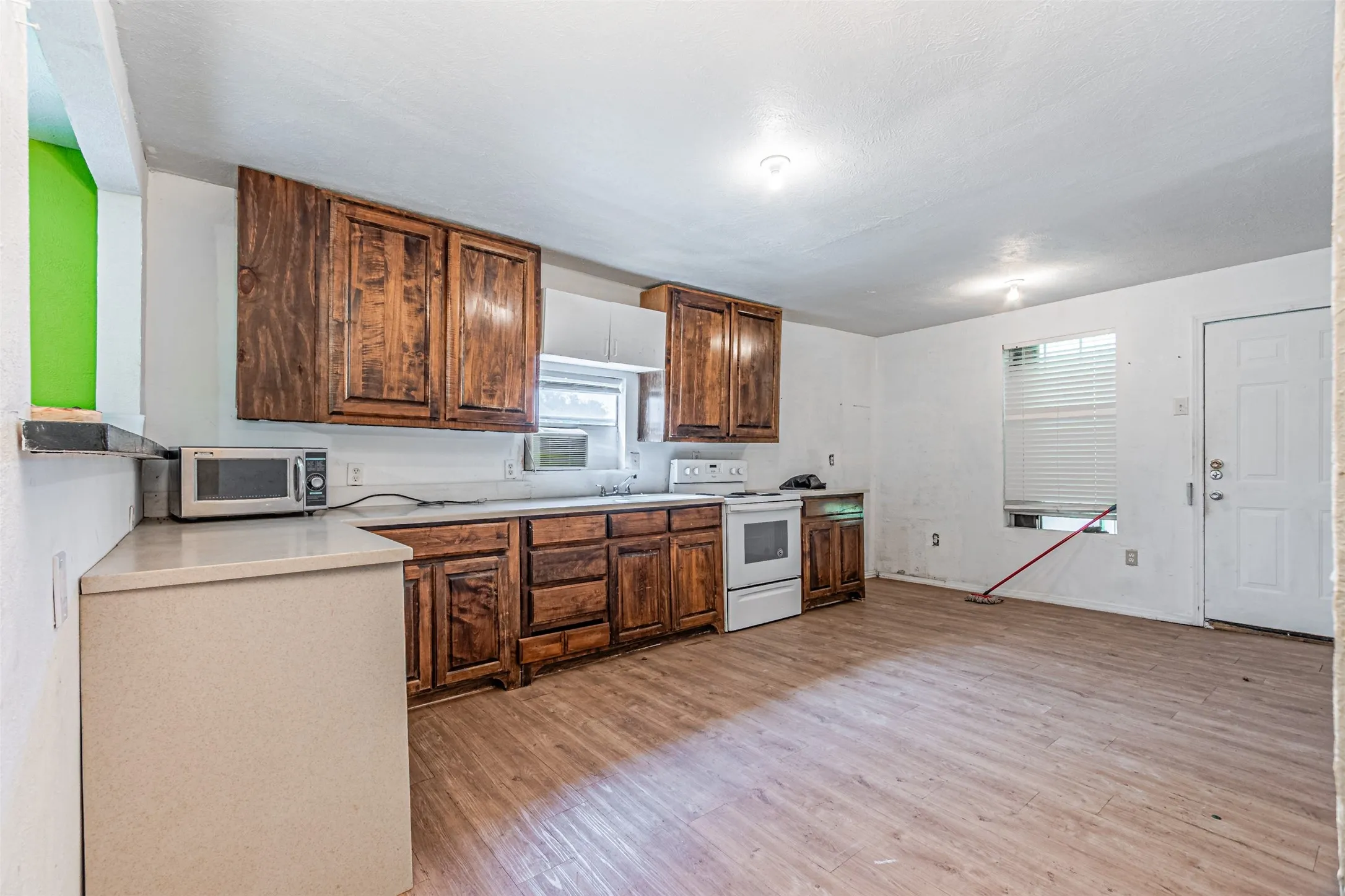 Single Family Residence For Sale in Hopkins County , 317 Fuller Street, Sulphur Springs, Texas 75482, 2 Bedrooms, 1 Bathroom, Garage spaces, 896 Sqft, built in 1940, Price $122,000, mls#21265643, Real Estate Agent in Sulphur Springs, Homes For Sale in Hopkins county, Homes For Sale in Sulphur Springs, Realtor in Sulphur Springs Texas, Real Estate Brokerage Independent Realty Texas, Luminita Cordes Realtor