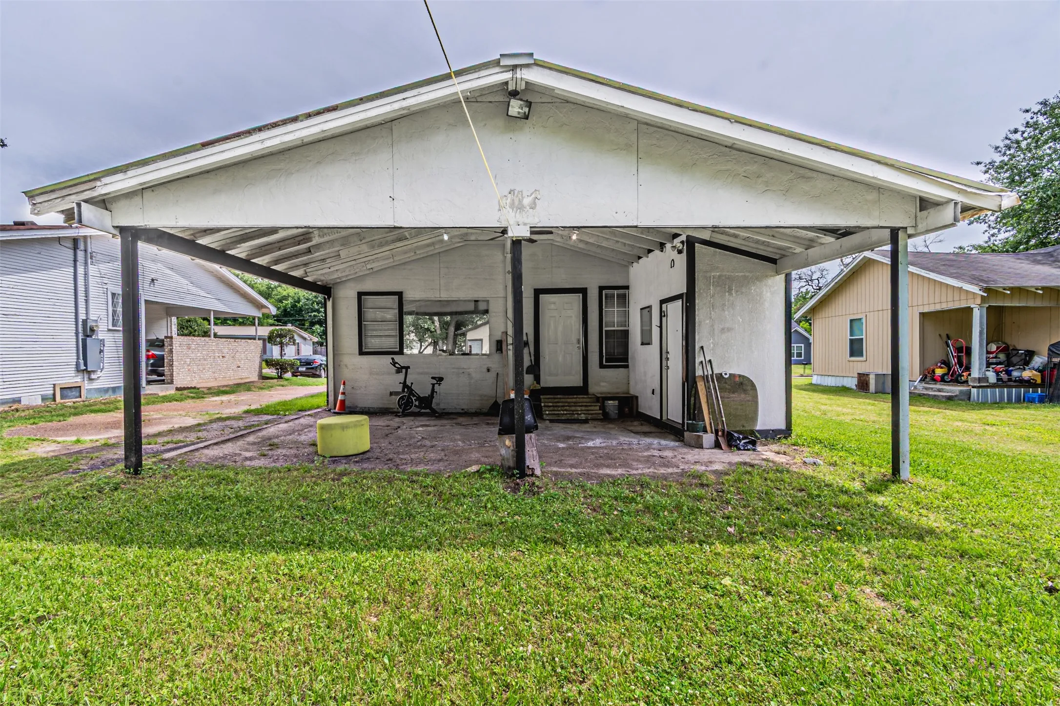 Single Family Residence For Sale in Hopkins County , 317 Fuller Street, Sulphur Springs, Texas 75482, 2 Bedrooms, 1 Bathroom, Garage spaces, 896 Sqft, built in 1940, Price $122,000, mls#21265643, Real Estate Agent in Sulphur Springs, Homes For Sale in Hopkins county, Homes For Sale in Sulphur Springs, Realtor in Sulphur Springs Texas, Real Estate Brokerage Independent Realty Texas, Luminita Cordes Realtor