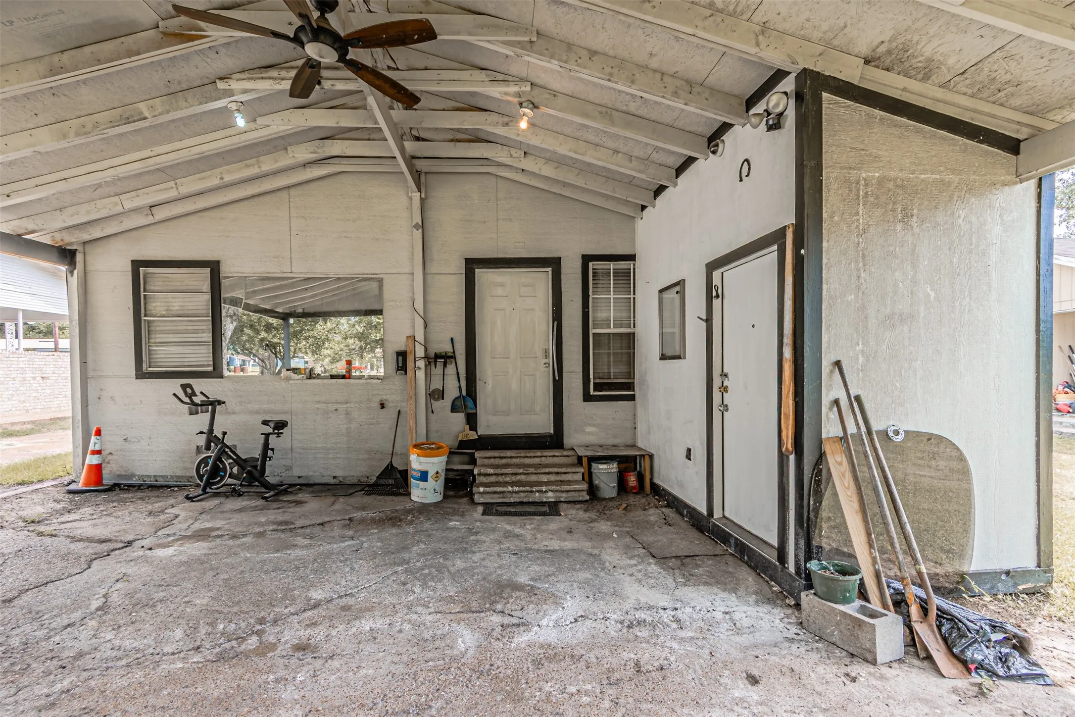 Single Family Residence For Sale in Hopkins County , 317 Fuller Street, Sulphur Springs, Texas 75482, 2 Bedrooms, 1 Bathroom, Garage spaces, 896 Sqft, built in 1940, Price $122,000, mls#21265643, Real Estate Agent in Sulphur Springs, Homes For Sale in Hopkins county, Homes For Sale in Sulphur Springs, Realtor in Sulphur Springs Texas, Real Estate Brokerage Independent Realty Texas, Luminita Cordes Realtor