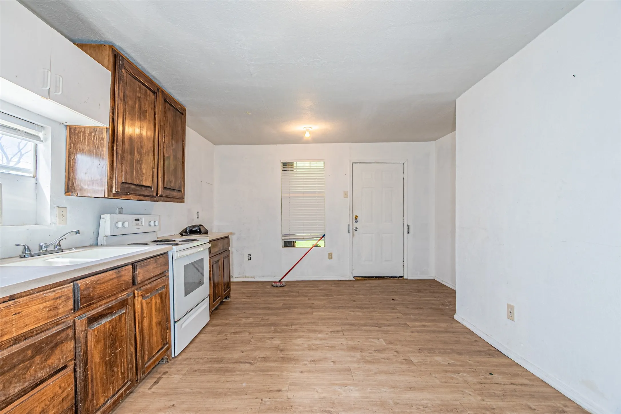 Single Family Residence For Sale in Hopkins County , 317 Fuller Street, Sulphur Springs, Texas 75482, 2 Bedrooms, 1 Bathroom, Garage spaces, 896 Sqft, built in 1940, Price $122,000, mls#21265643, Real Estate Agent in Sulphur Springs, Homes For Sale in Hopkins county, Homes For Sale in Sulphur Springs, Realtor in Sulphur Springs Texas, Real Estate Brokerage Independent Realty Texas, Luminita Cordes Realtor