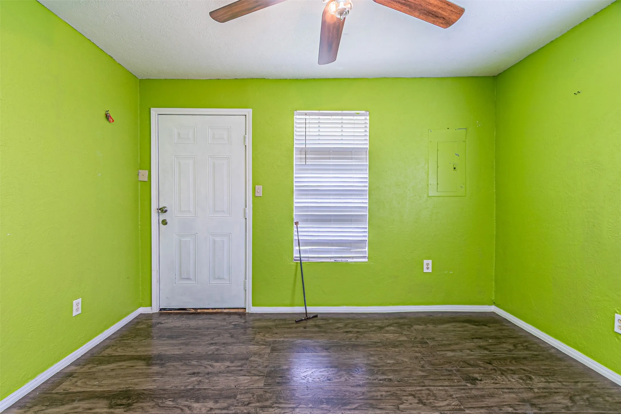 Single Family Residence For Sale in Hopkins County , 317 Fuller Street, Sulphur Springs, Texas 75482, 2 Bedrooms, 1 Bathroom, Garage spaces, 896 Sqft, built in 1940, Price $122,000, mls#21265643, Real Estate Agent in Sulphur Springs, Homes For Sale in Hopkins county, Homes For Sale in Sulphur Springs, Realtor in Sulphur Springs Texas, Real Estate Brokerage Independent Realty Texas, Luminita Cordes Realtor