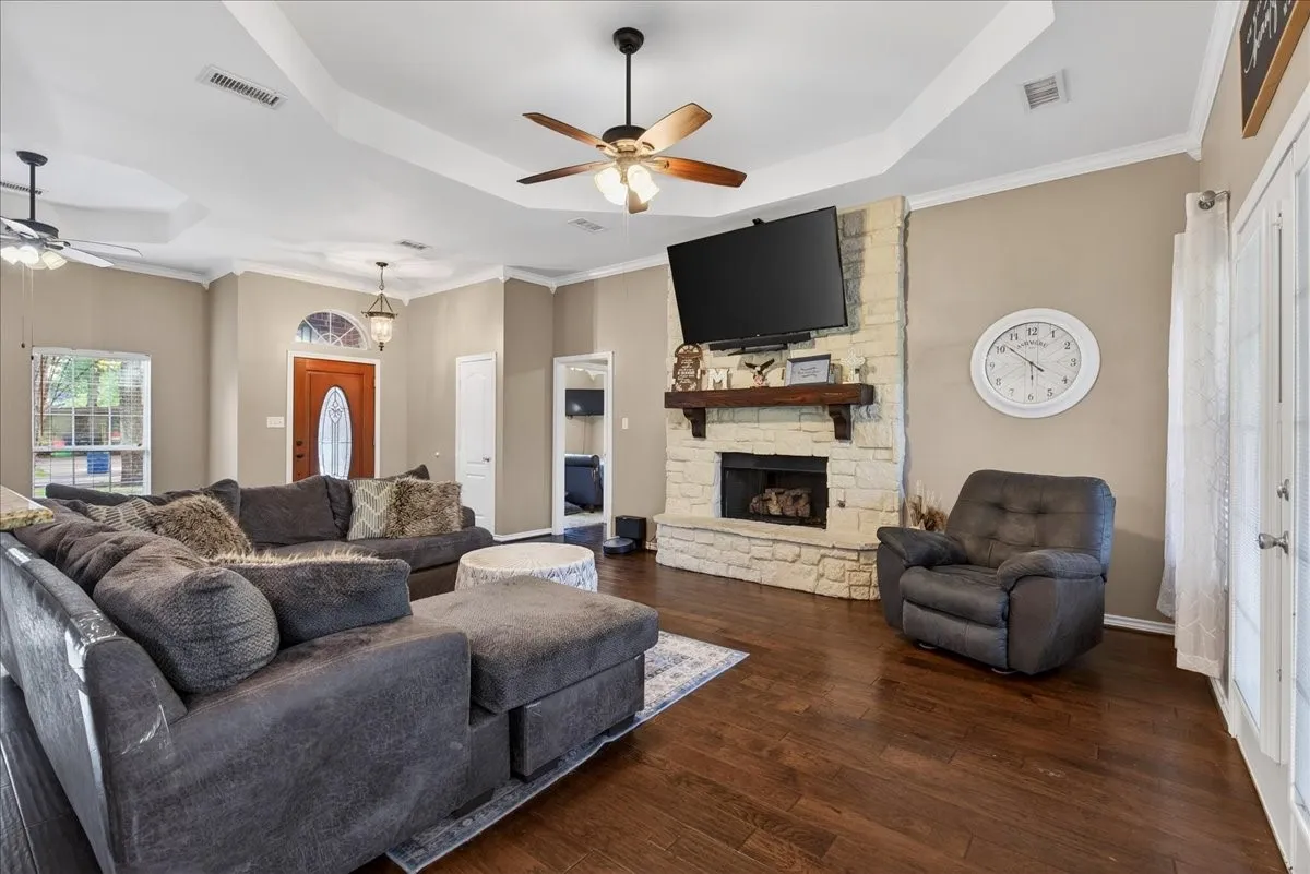 Single Family Residence For Sale in Henderson County , 4 Huckleberry Lane, Star Harbor, Texas 75148, 3 Bedroom, 2 Bathroom, 2 Garage spaces, 1,613 Sqft, built in 2005, mls#21264321, Real Estate Agent in Star Harbor, Homes For Sale in Henderson county, Homes For Sale in Star Harbor, Realtor in Star Harbor Texas, Real Estate Brokerage Independent Realty Texas, Luminita Cordes Realtor